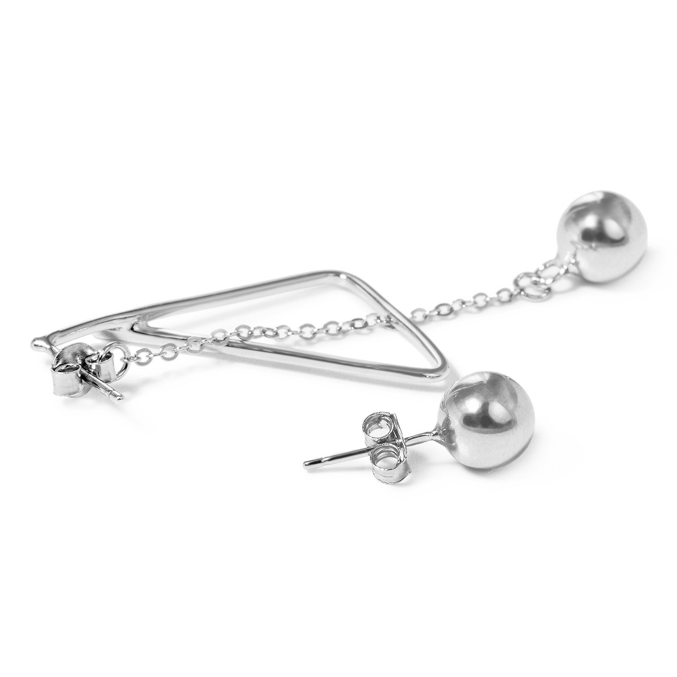 Асимметричные серьги из серебра с шариком