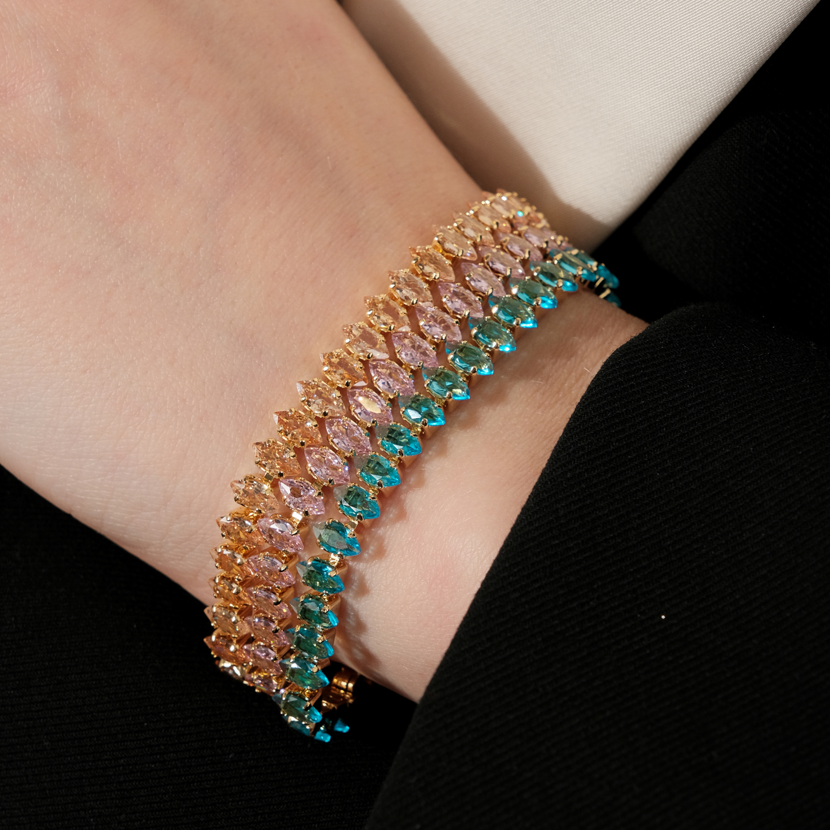 Bracelet with pink crystals