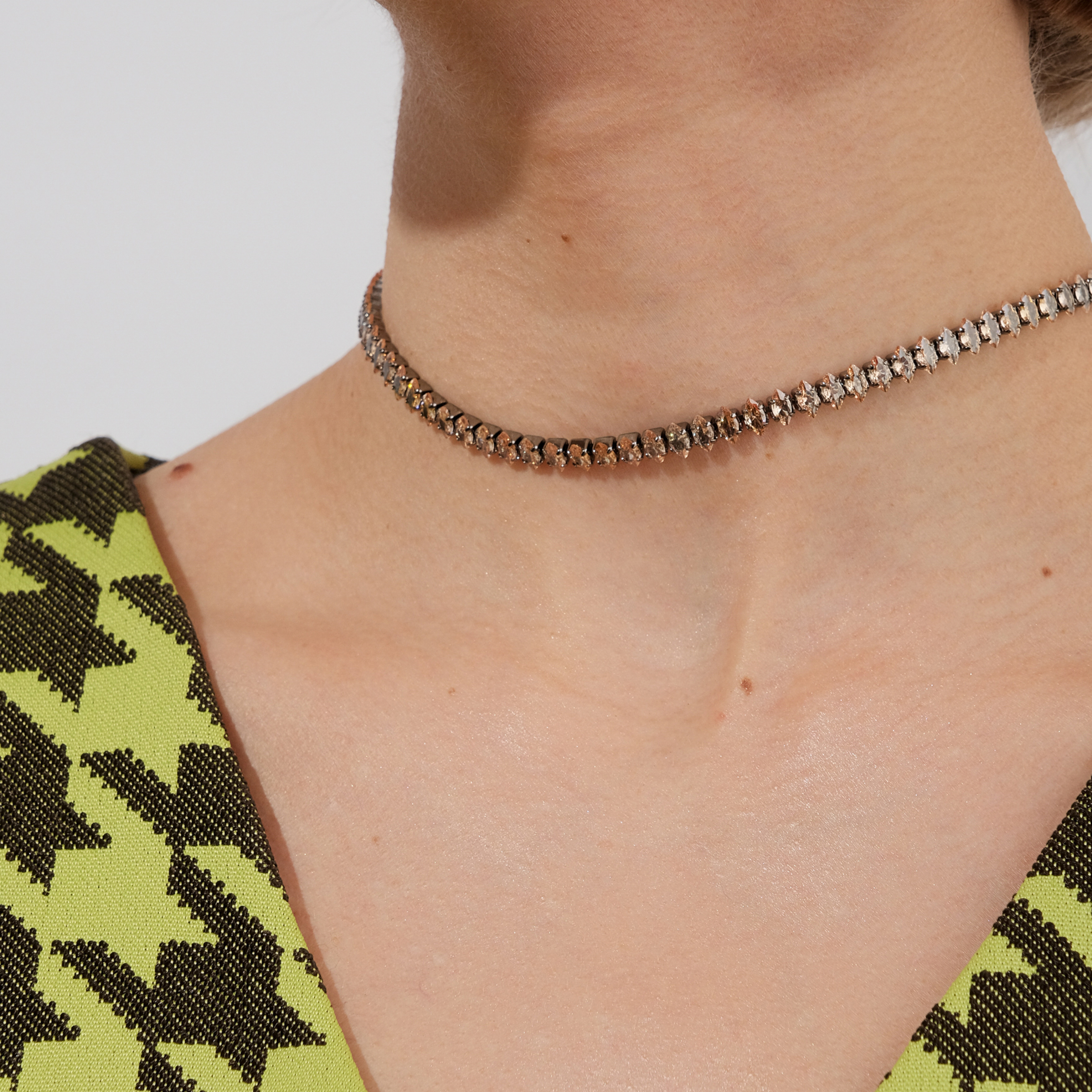 Choker necklace with caramel crystals