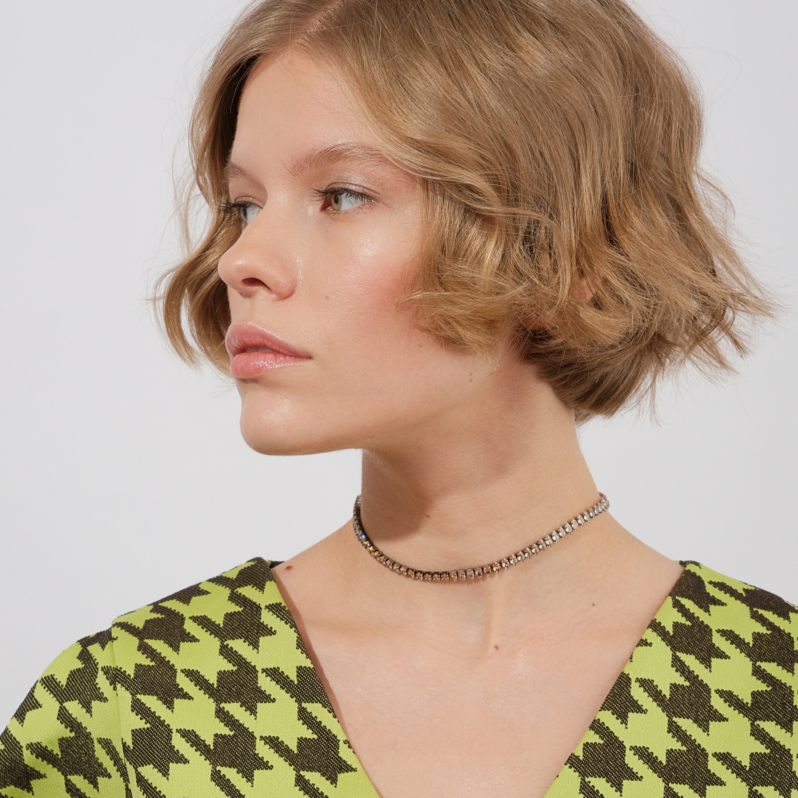 Choker necklace with caramel crystals