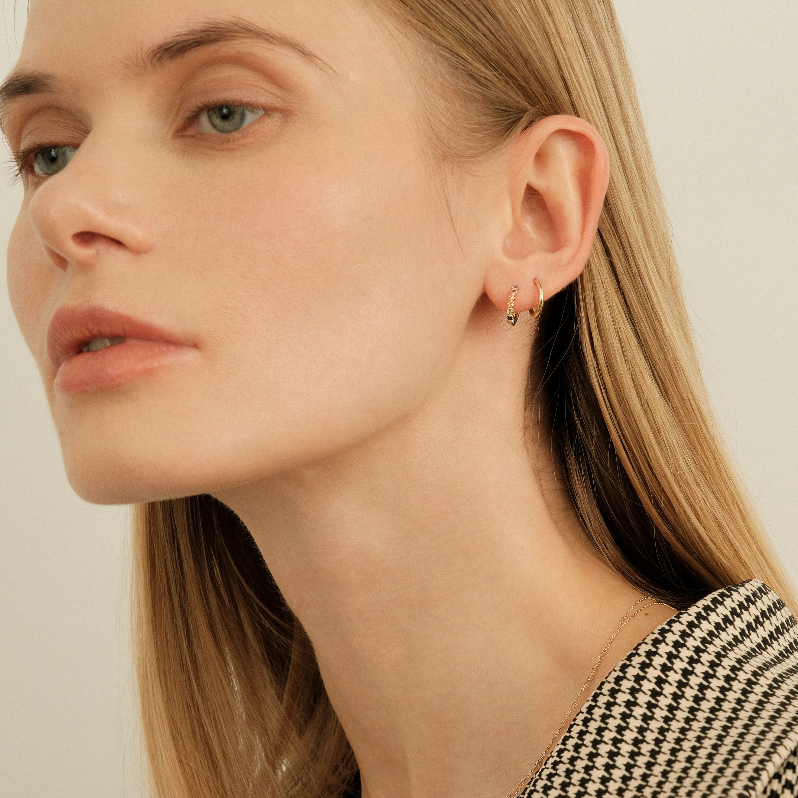 Earrings made of gold