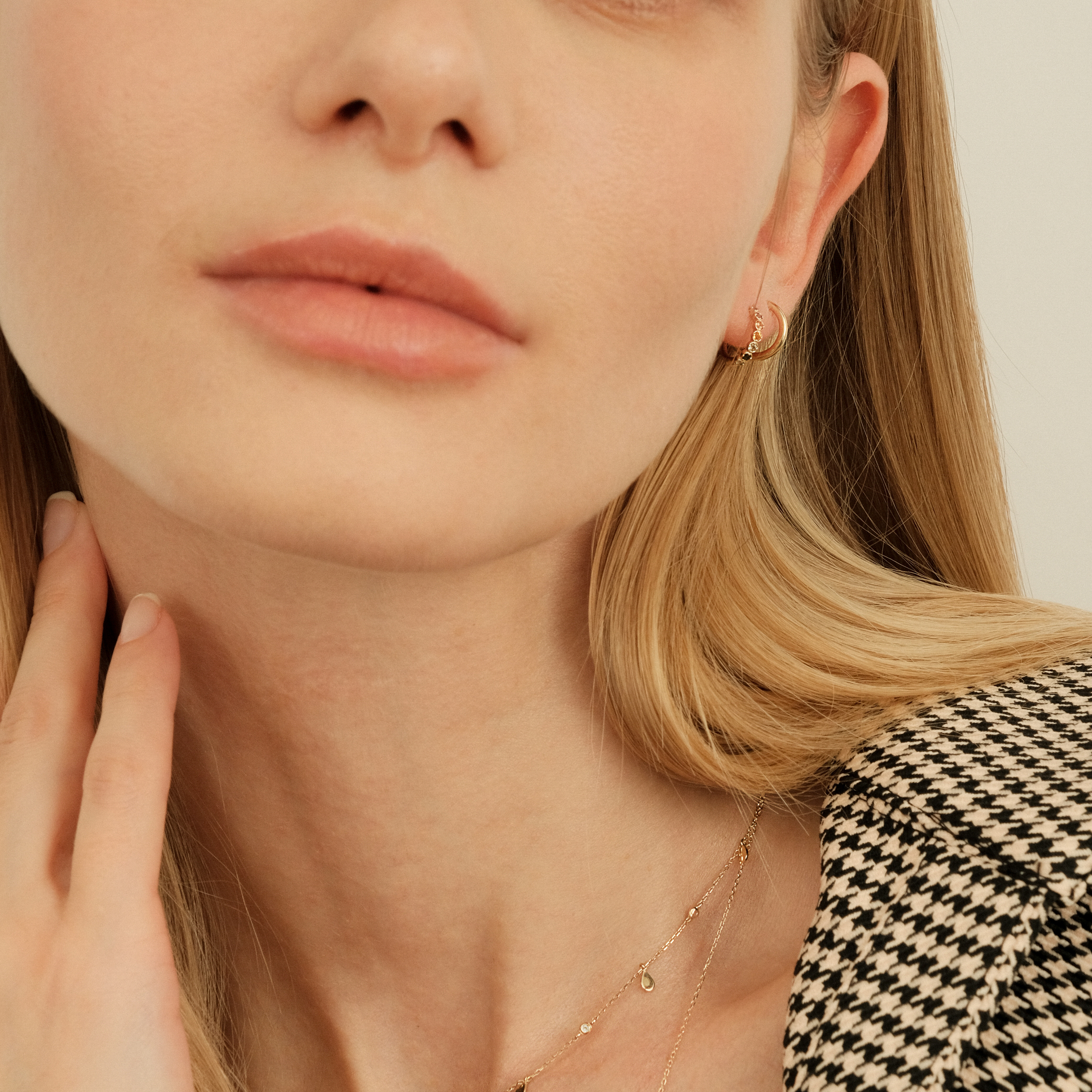Earrings made of gold