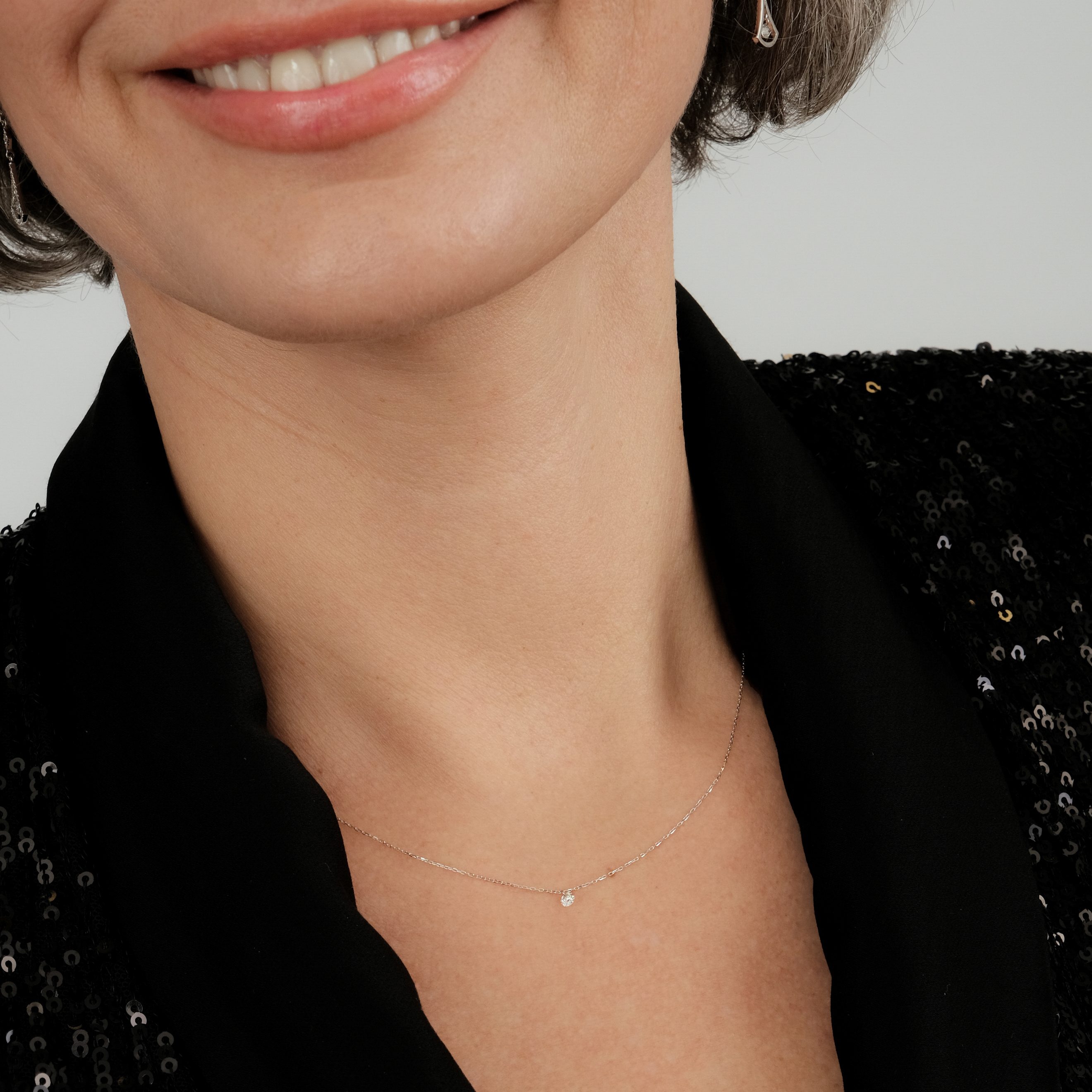 White gold necklace with diamond