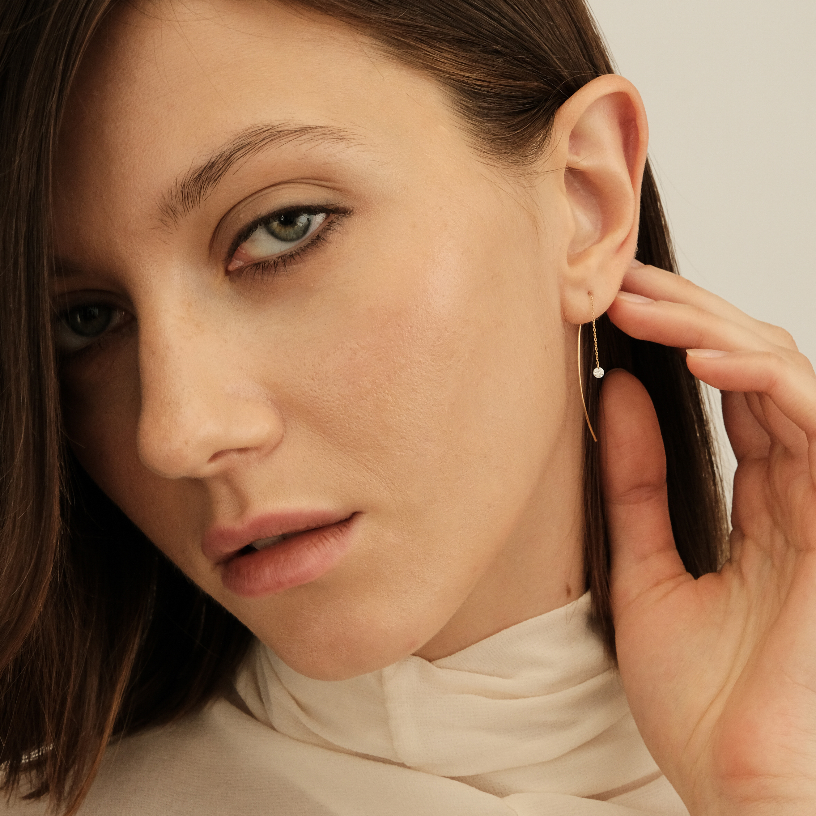 Yellow gold earrings with diamonds
