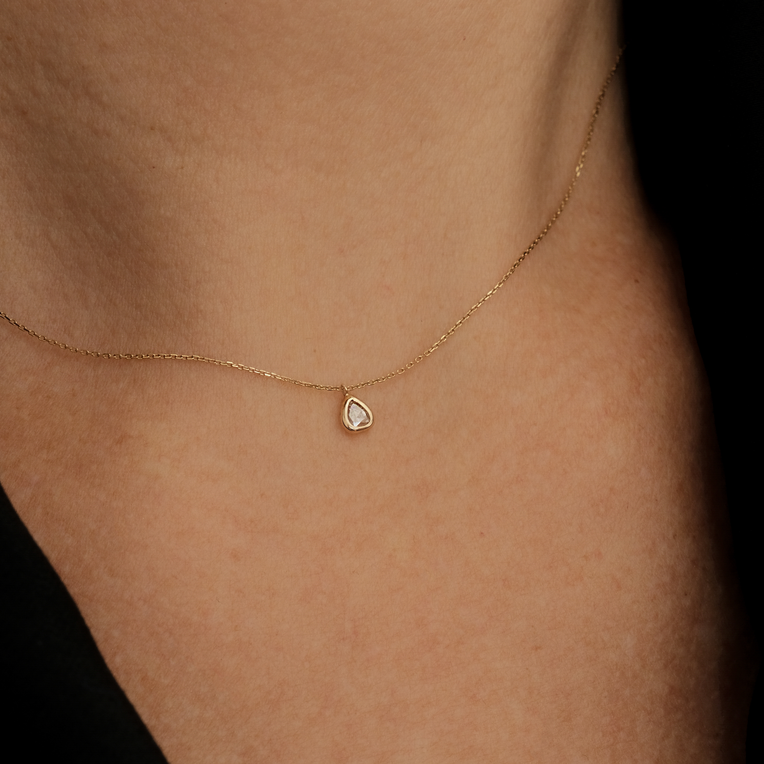 Yellow gold necklace with diamond
