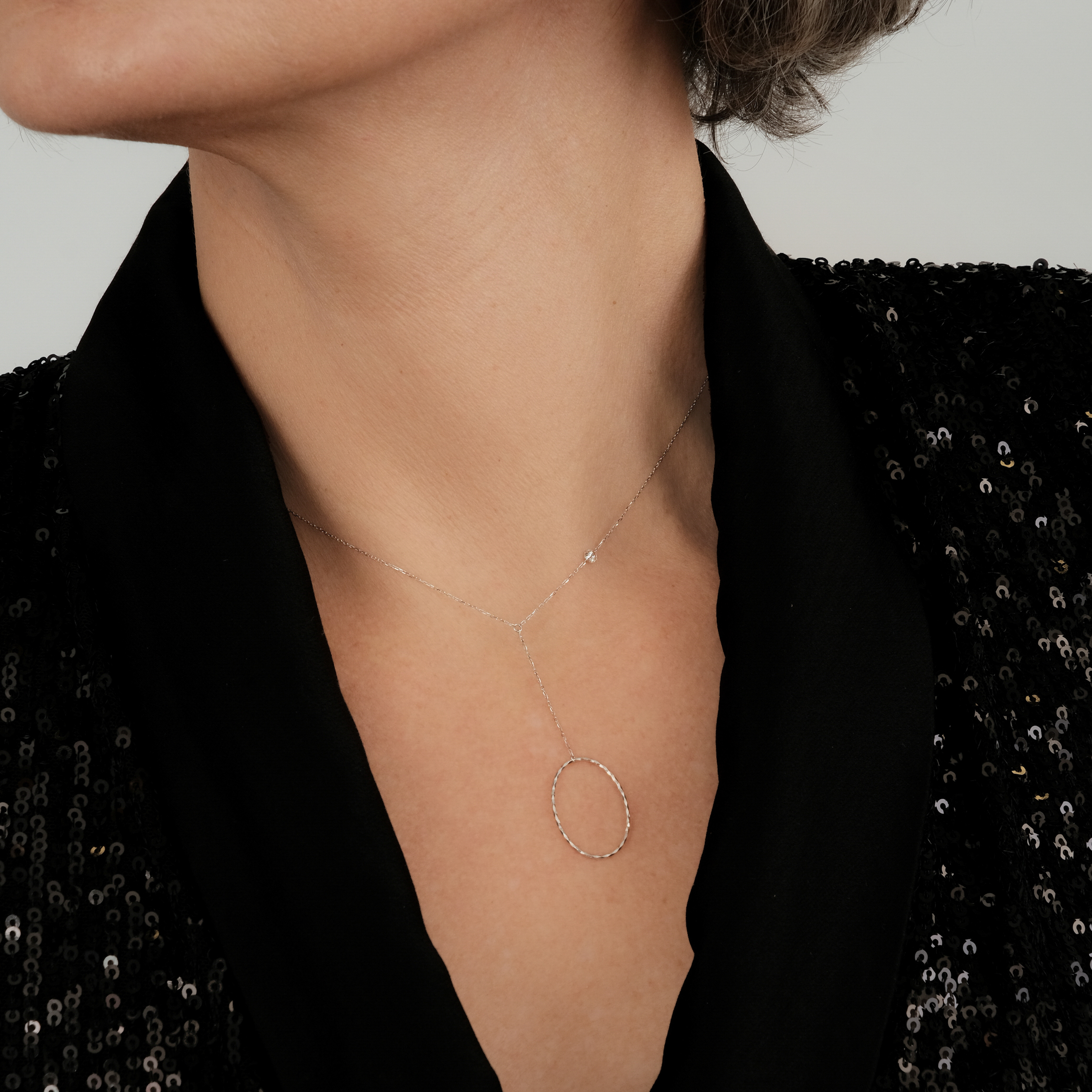 White gold necklace with diamond