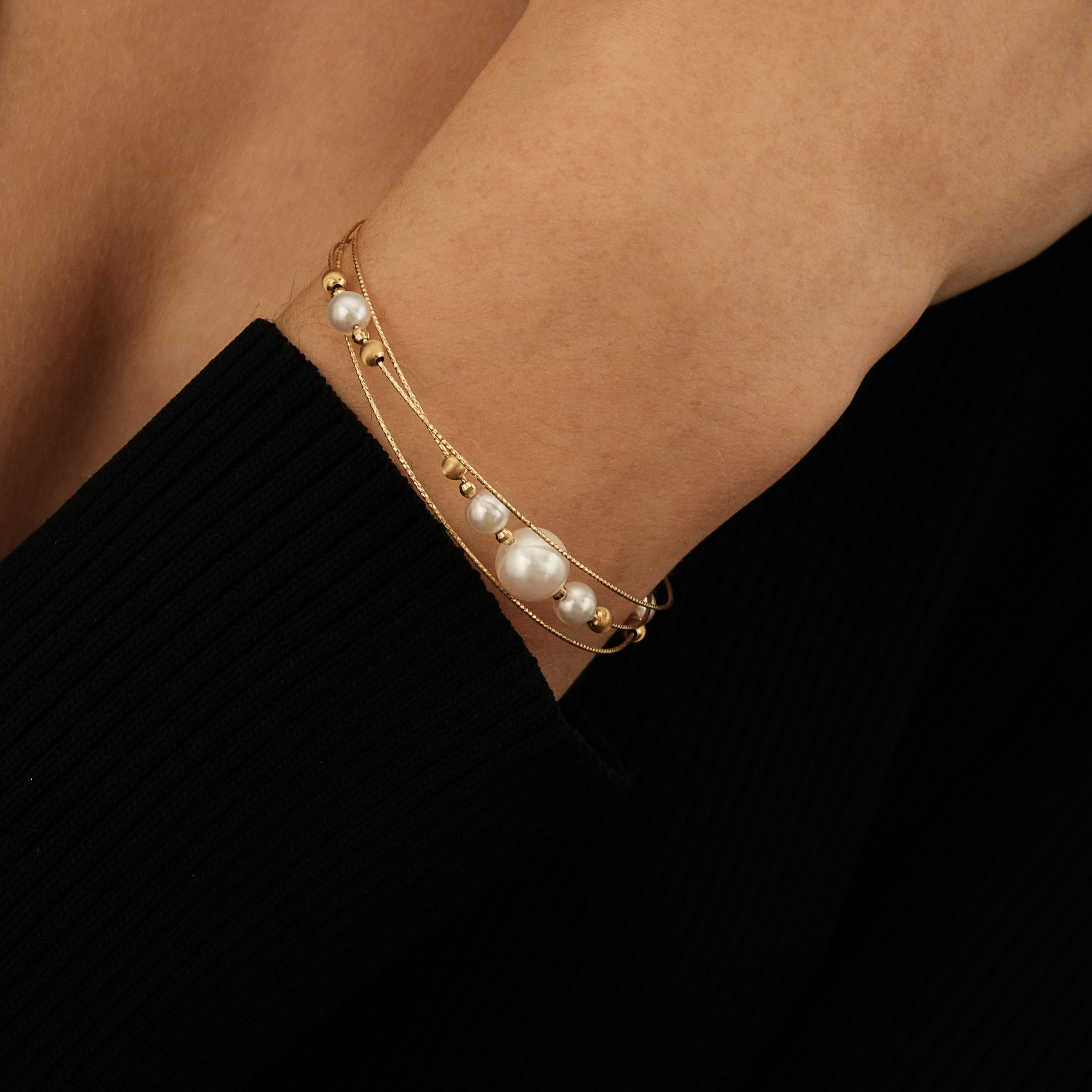 Yellow gold bracelet with pearls