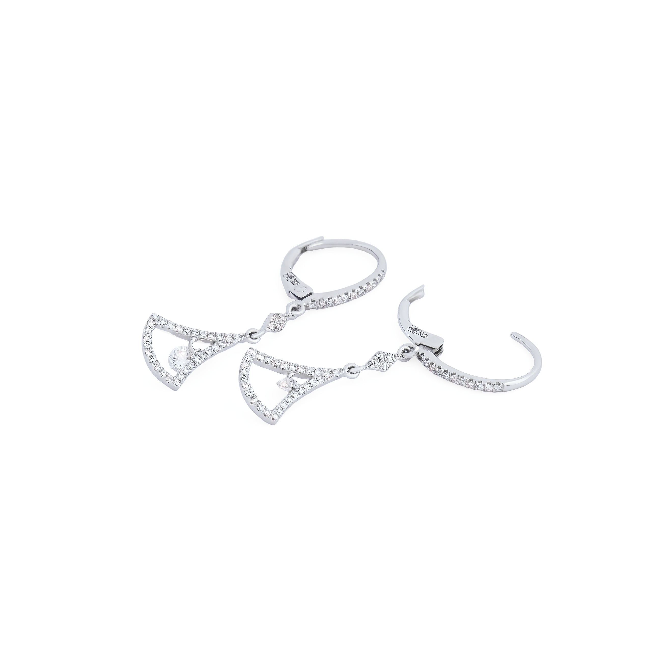 Earrings made of white gold with diamonds