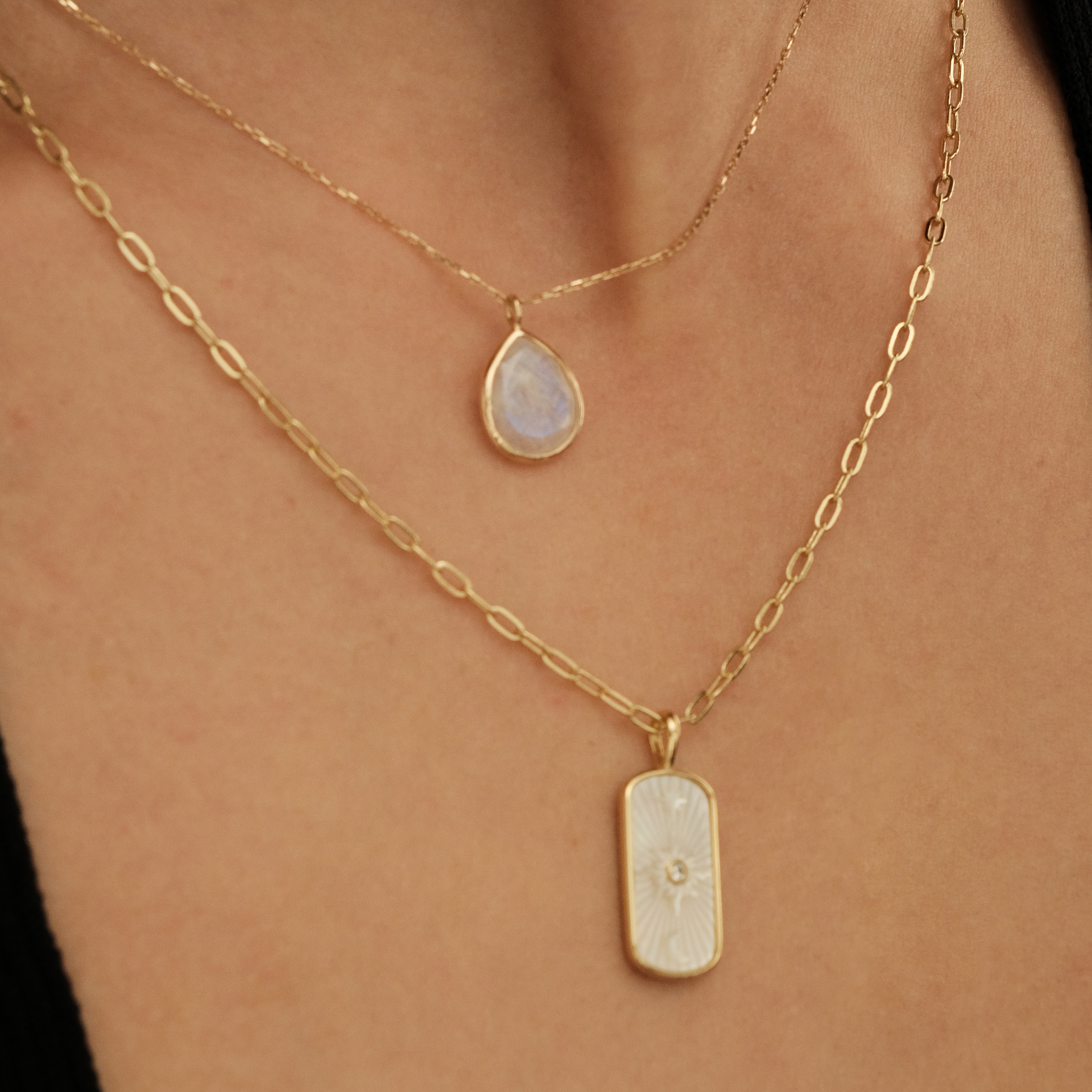 Yellow gold necklace with labradorite