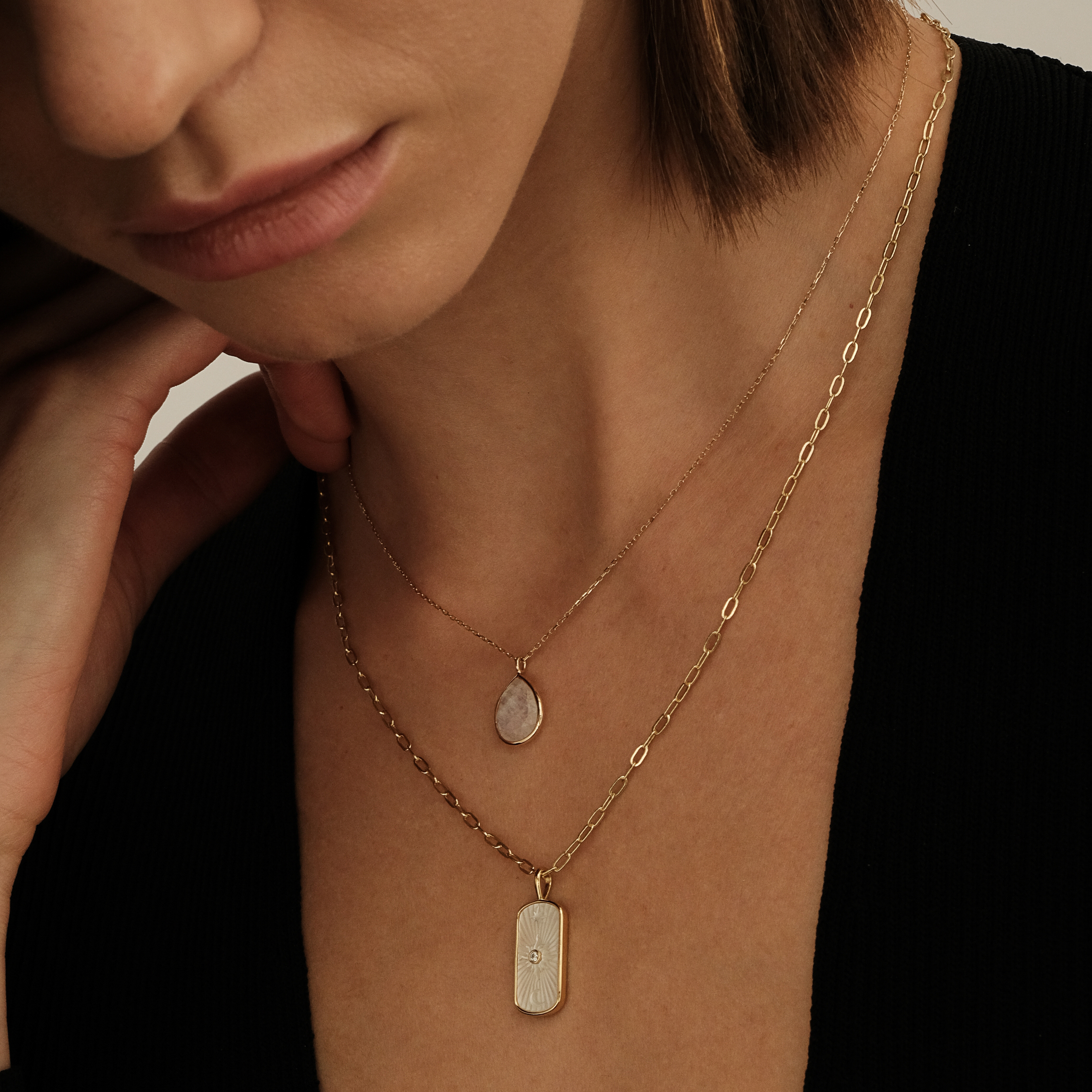 Yellow gold necklace with labradorite