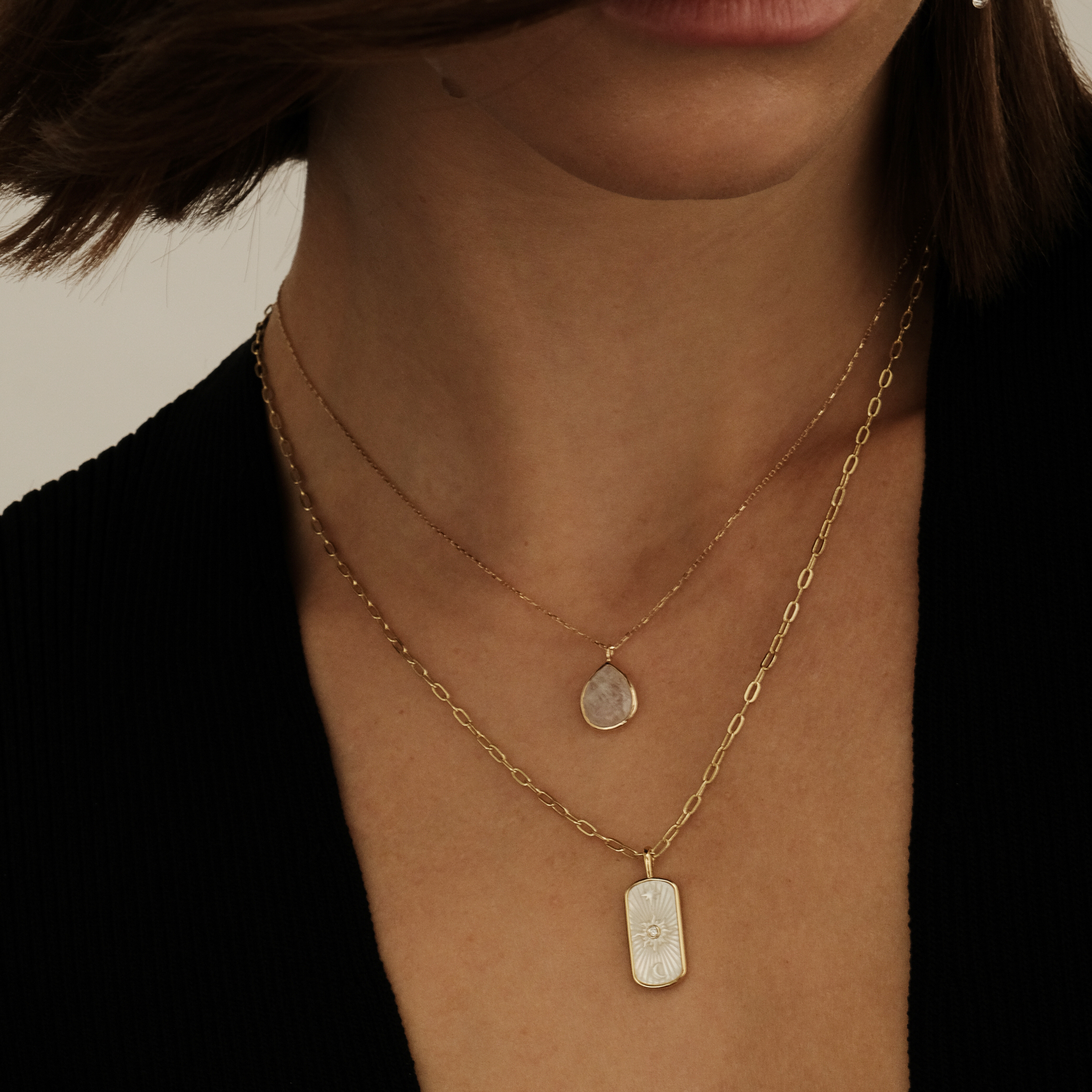 Yellow gold necklace with labradorite
