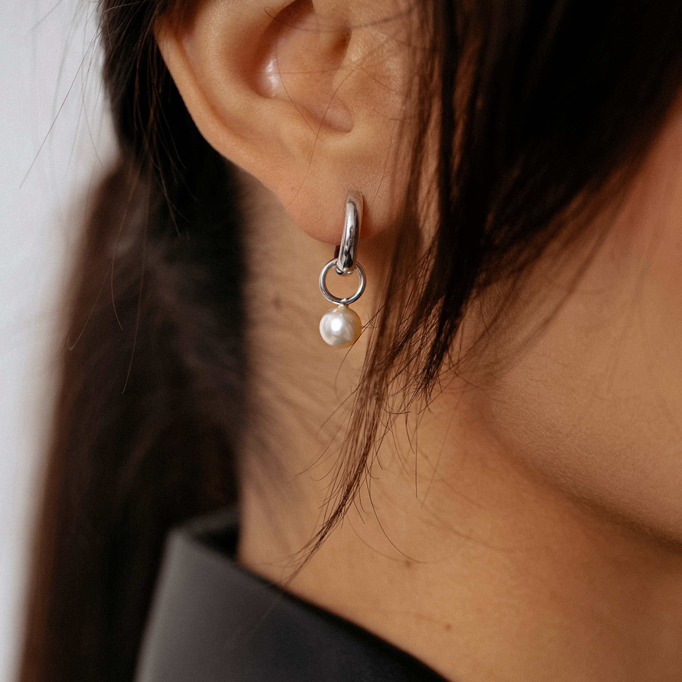Серьги-кликеры из серебра с подвеской из культивированного жемчуга