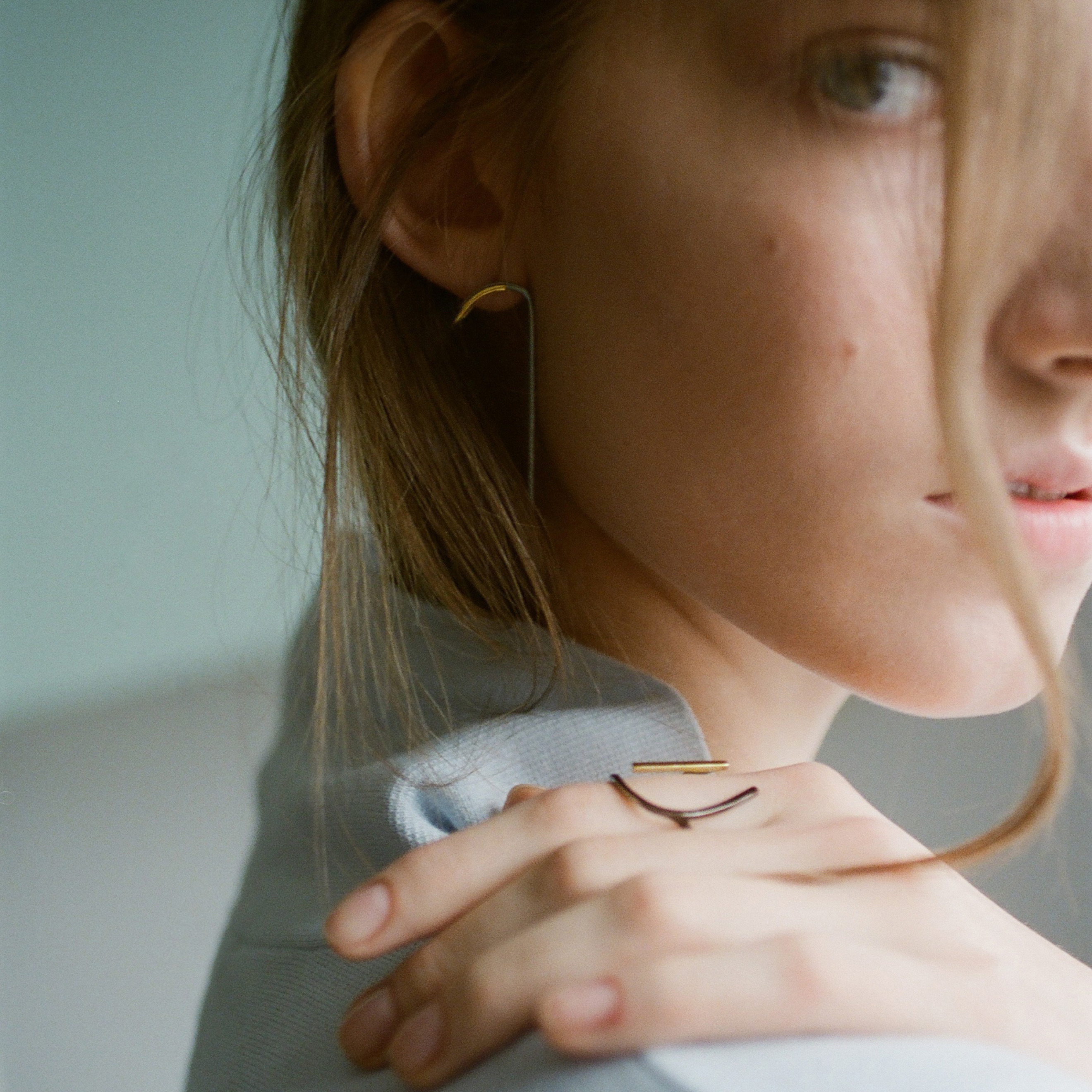 Кольцо Curve Ring из белого и желтого золота