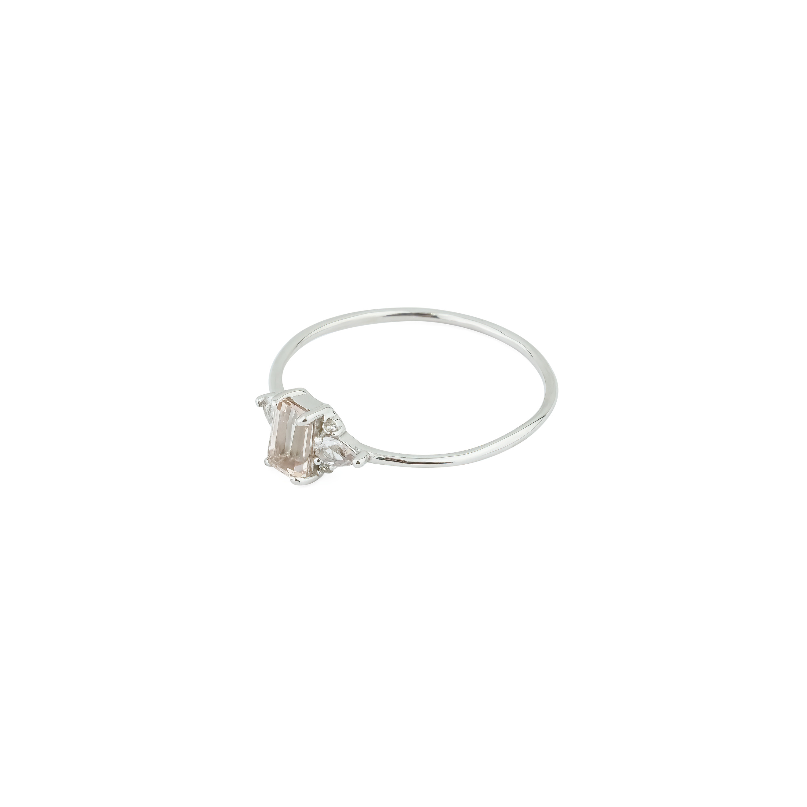 White gold ring with sapphire and morganite inserts