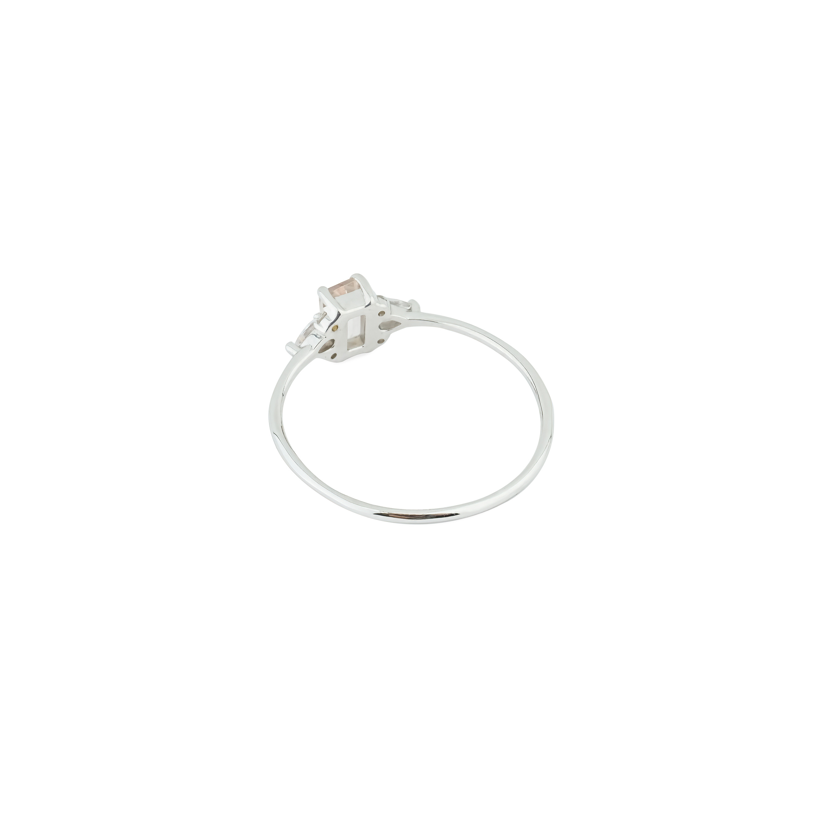 White gold ring with sapphire and morganite inserts
