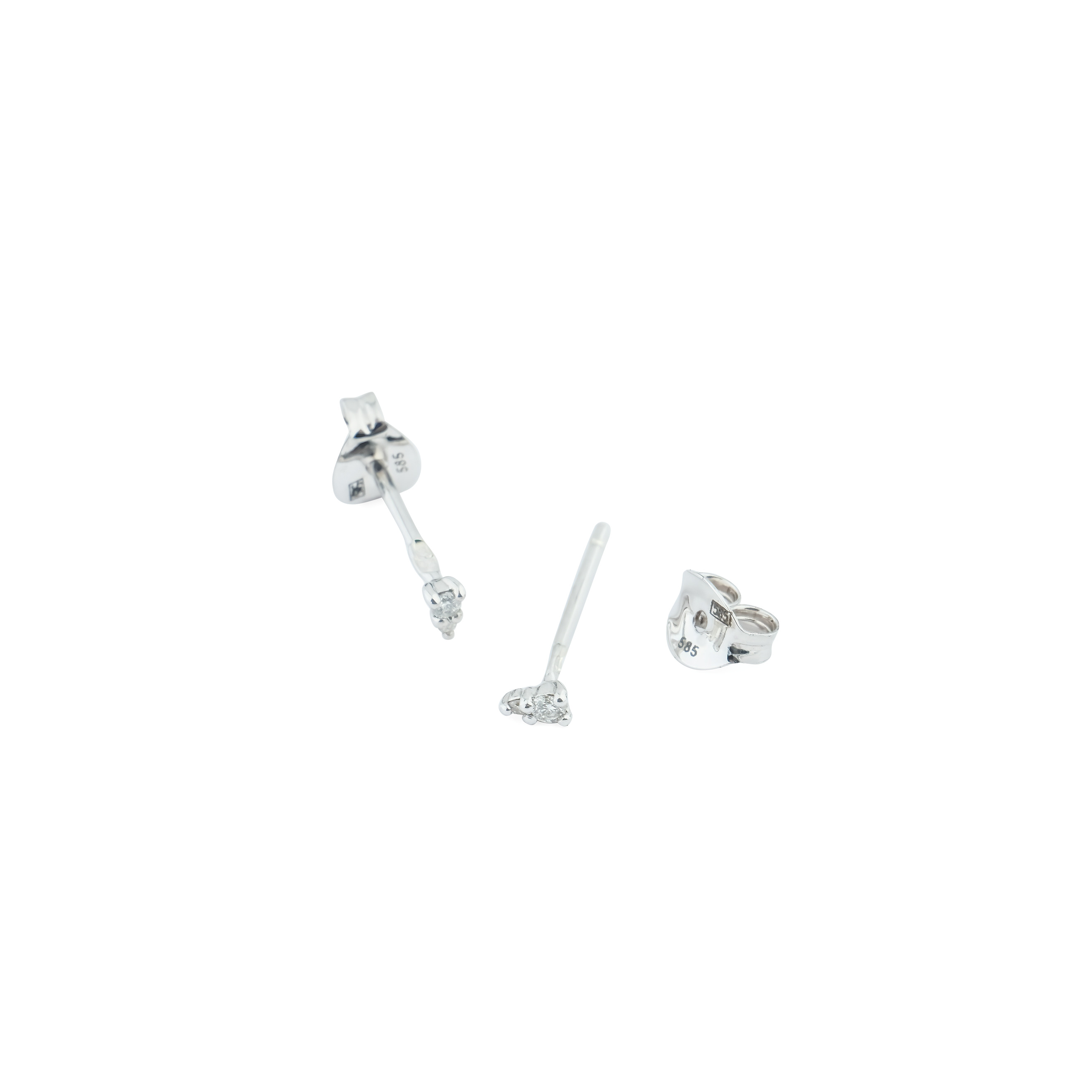 Earrings made of white gold with diamonds