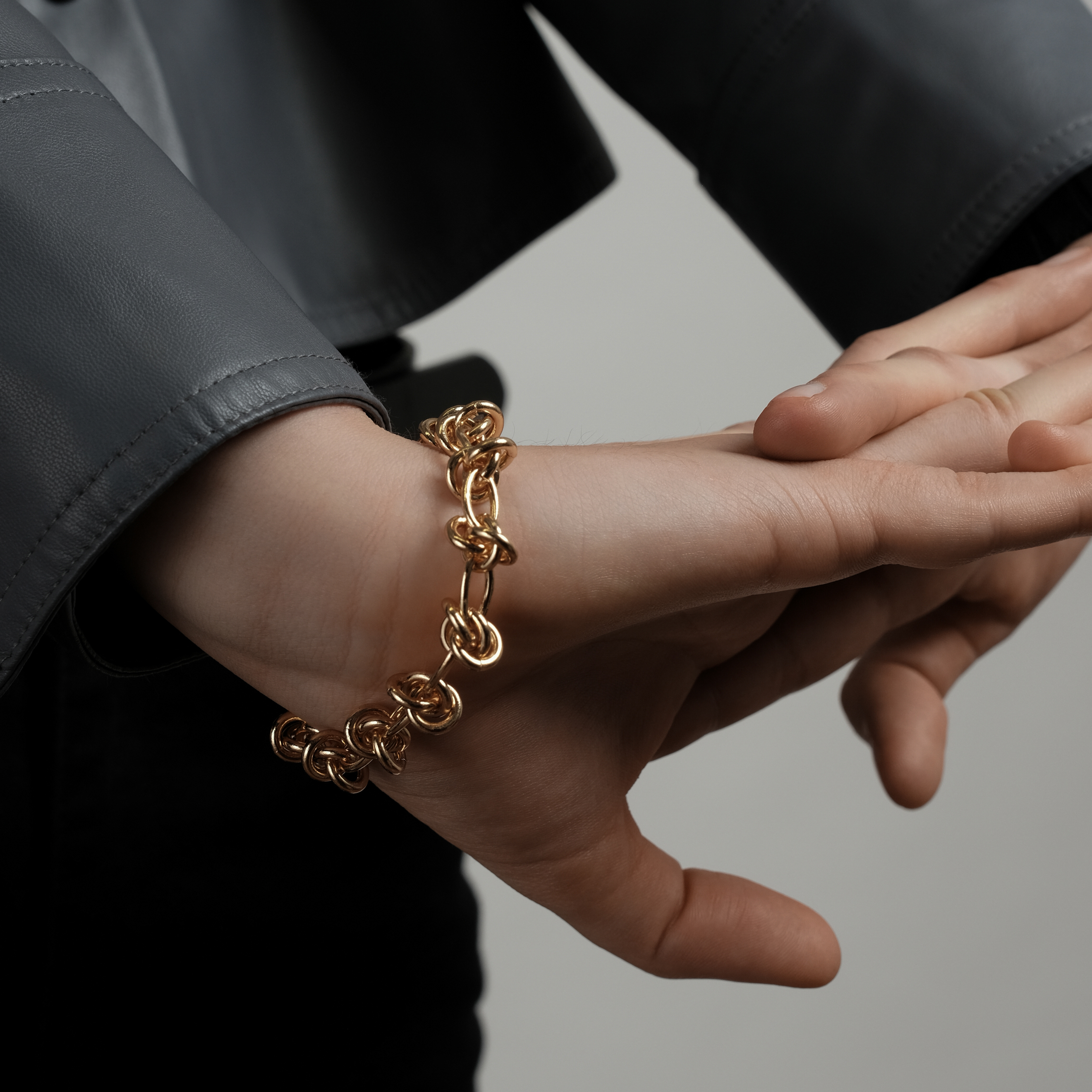 Браслет из бижутерного сплава с позолотой "KNOT"