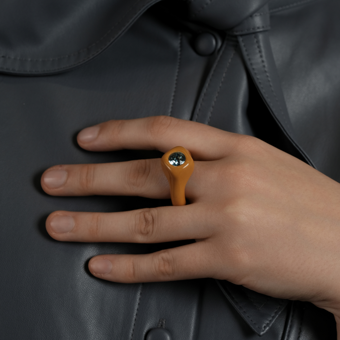 de.formee Оранжевое кольцо с голубым кристаллом aqua золотистая цепочка с кулоном с голубым кристаллом