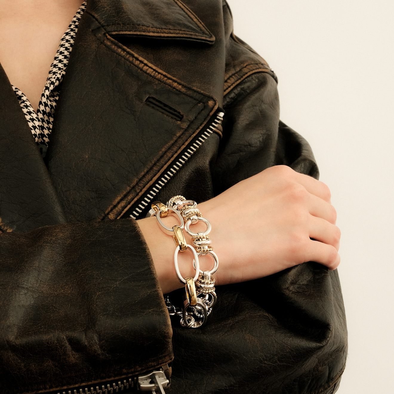 Philippe Audibert Биколорный браслет-цепь Davy с серебряным покрытием marni биколорный браслет цепь с подвесками из колец