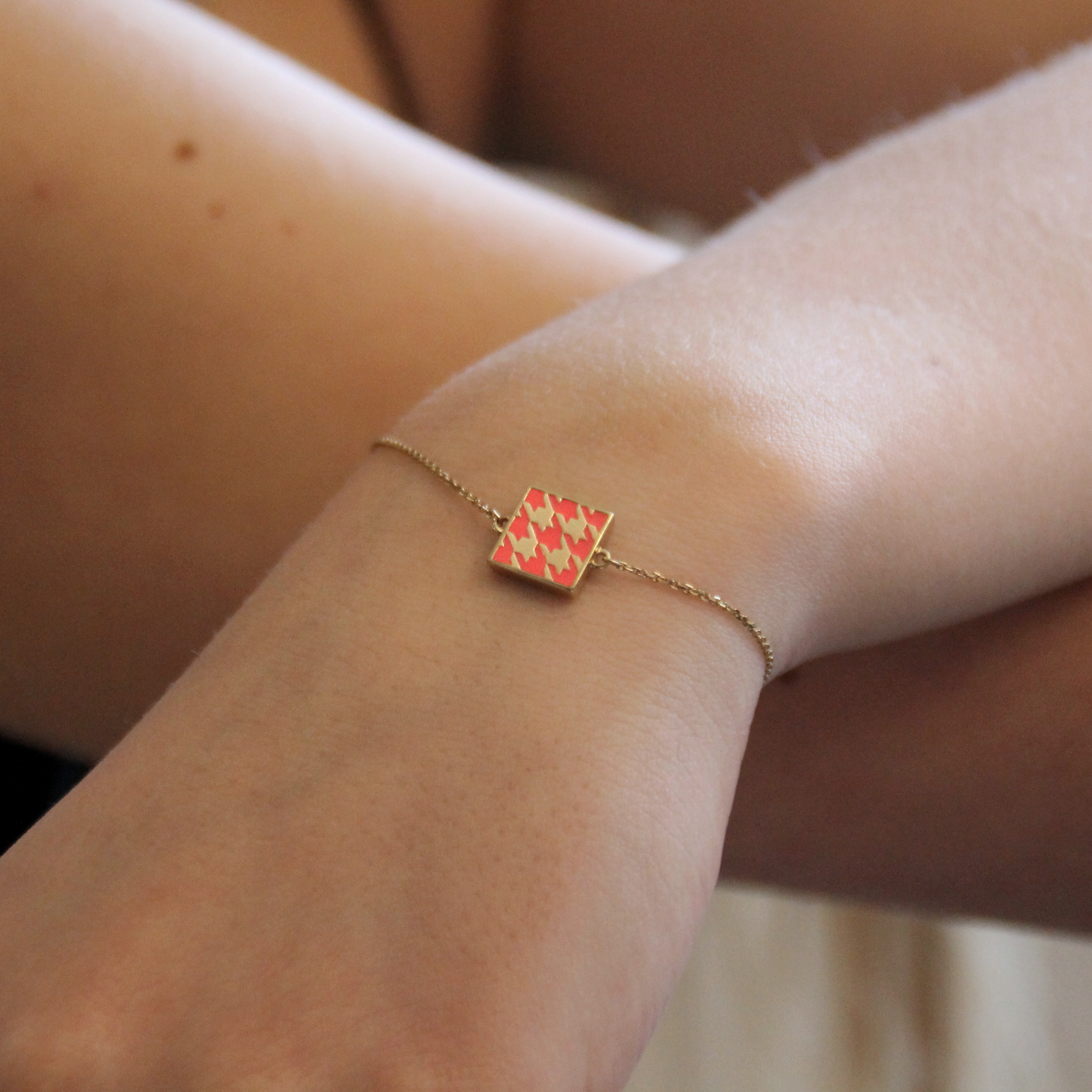 Lemon gold plated double-sided silver bracelet with a "crow's foot" pattern made of fluorescent