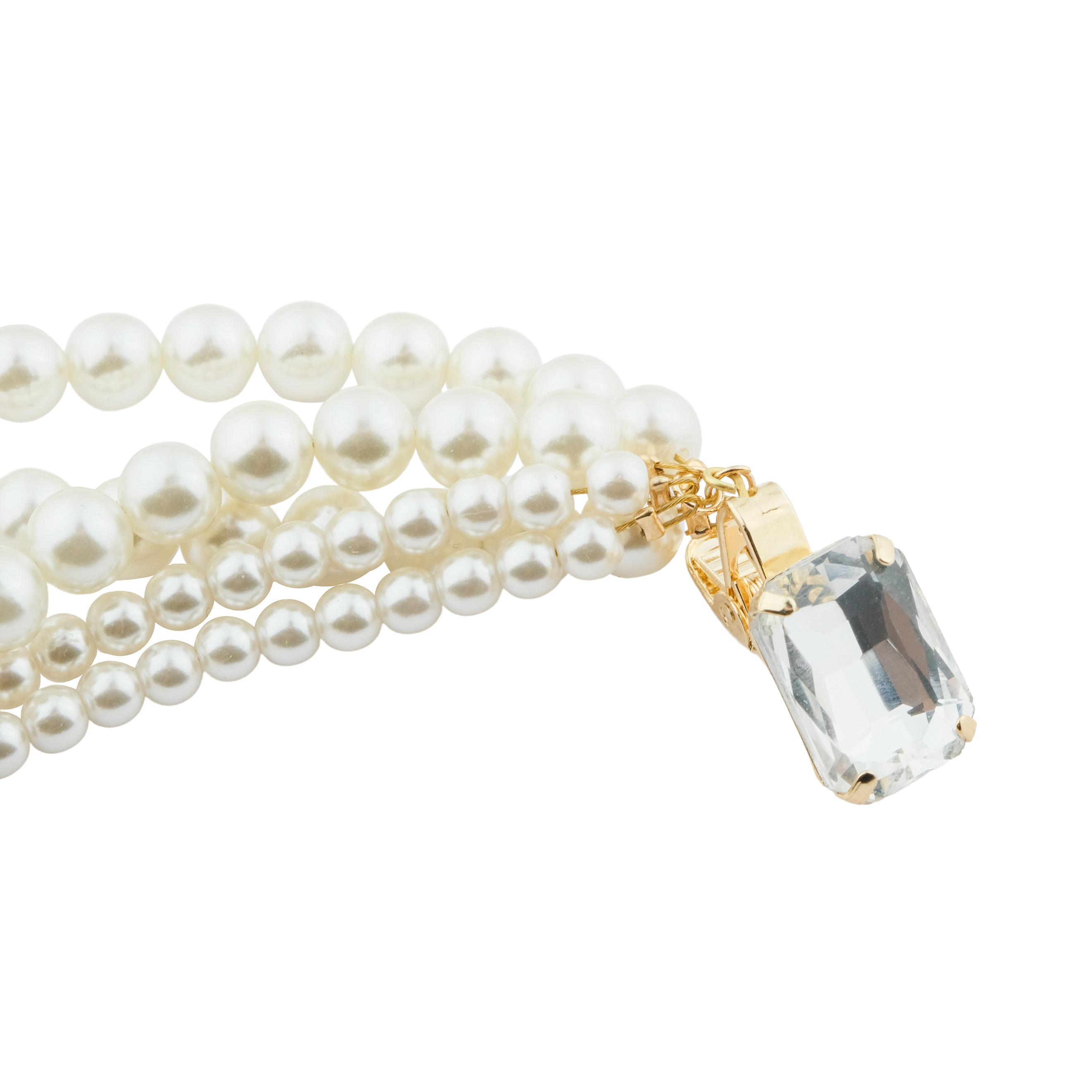 Brooch with artificial pearls and crystals