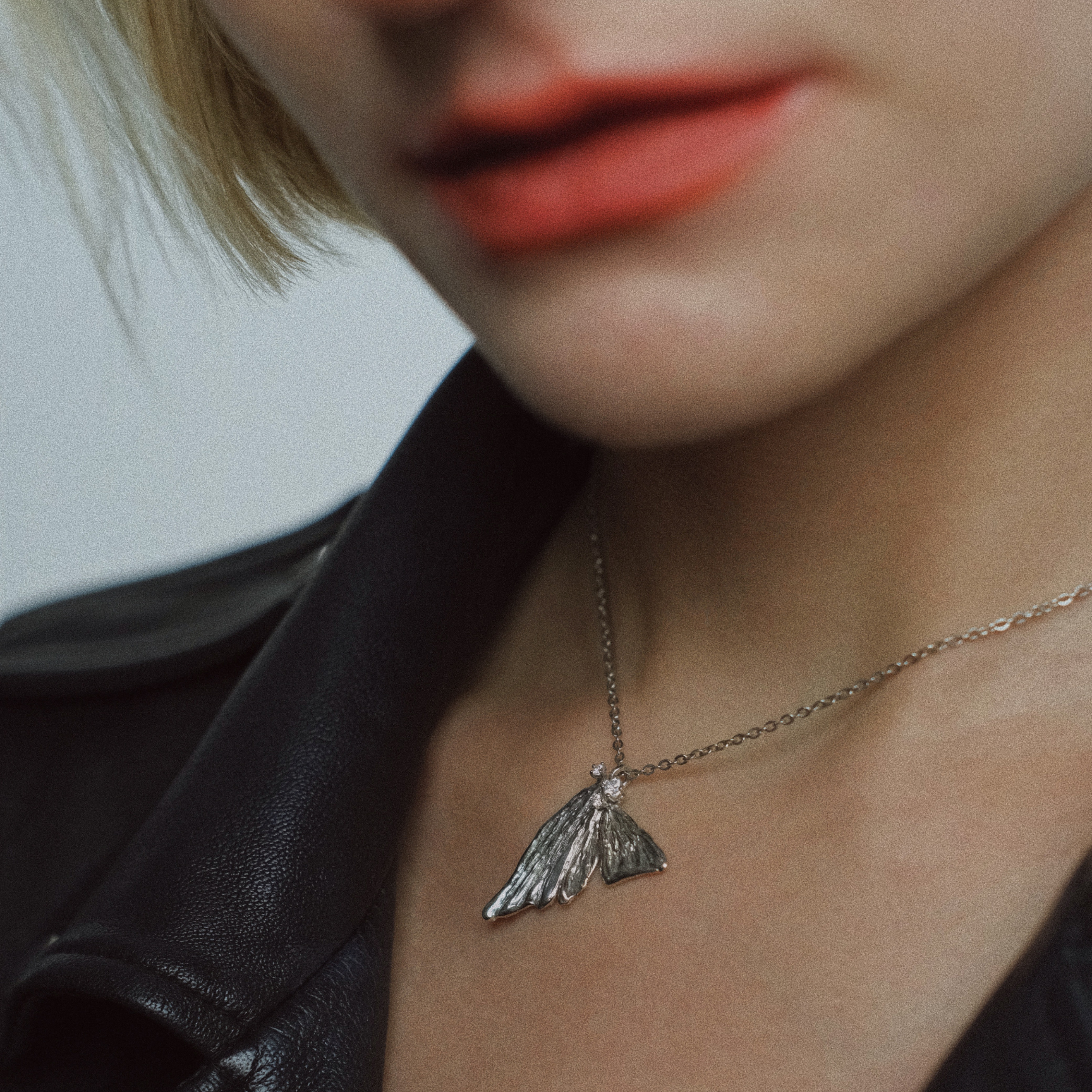 Petal necklace with 3 inserts