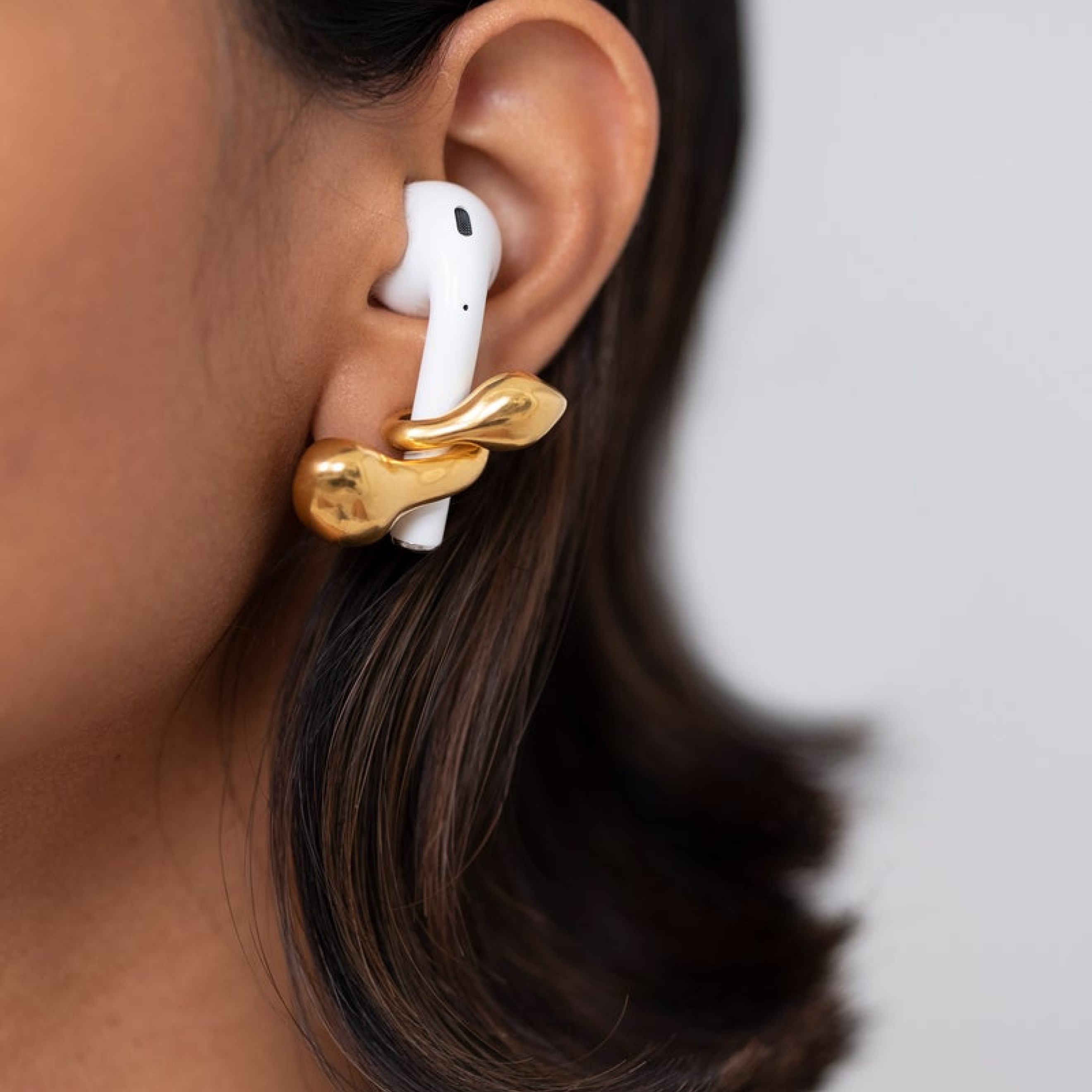 Позолоченные серьги завитые с креплением для airpods
