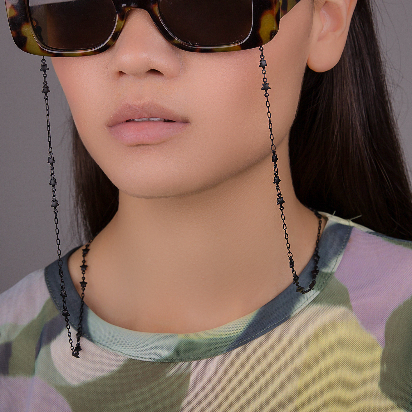 Black chain for glasses with stars