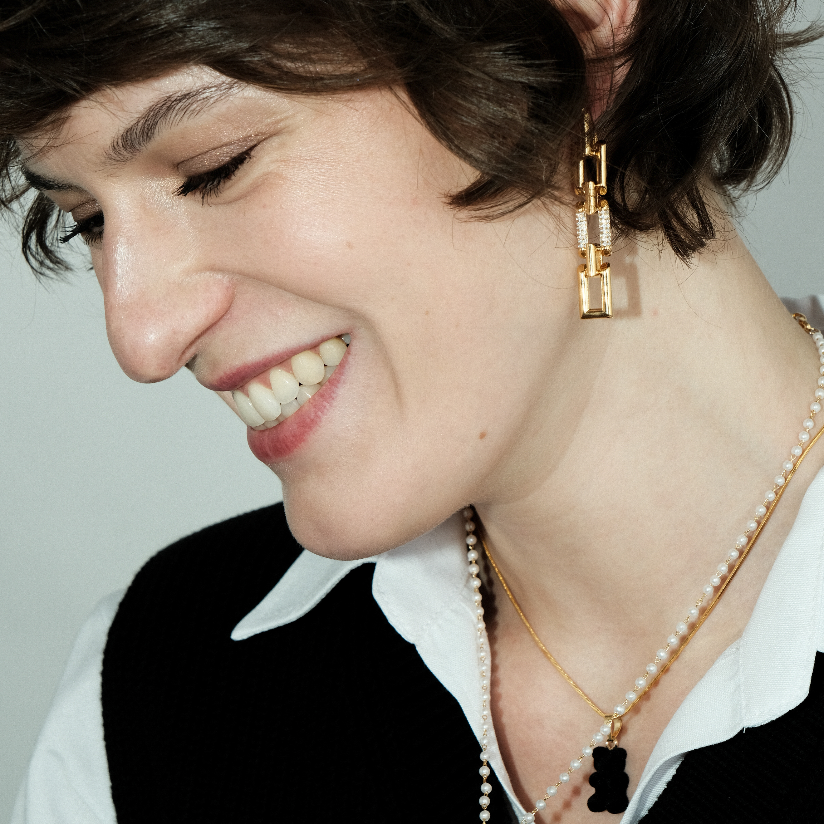 necklace with pearls and a bear pendant with crystals