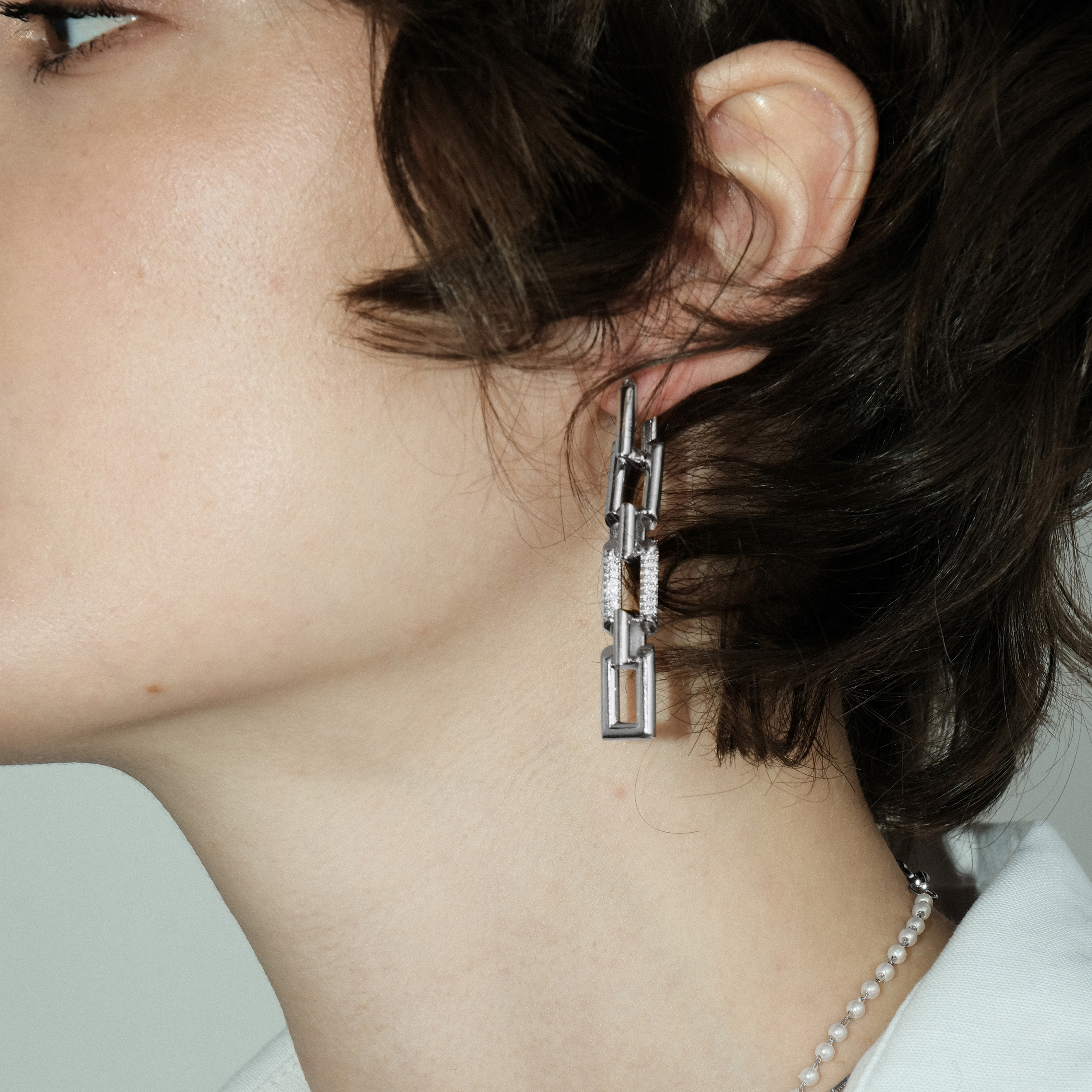 earrings made of six links with crystals