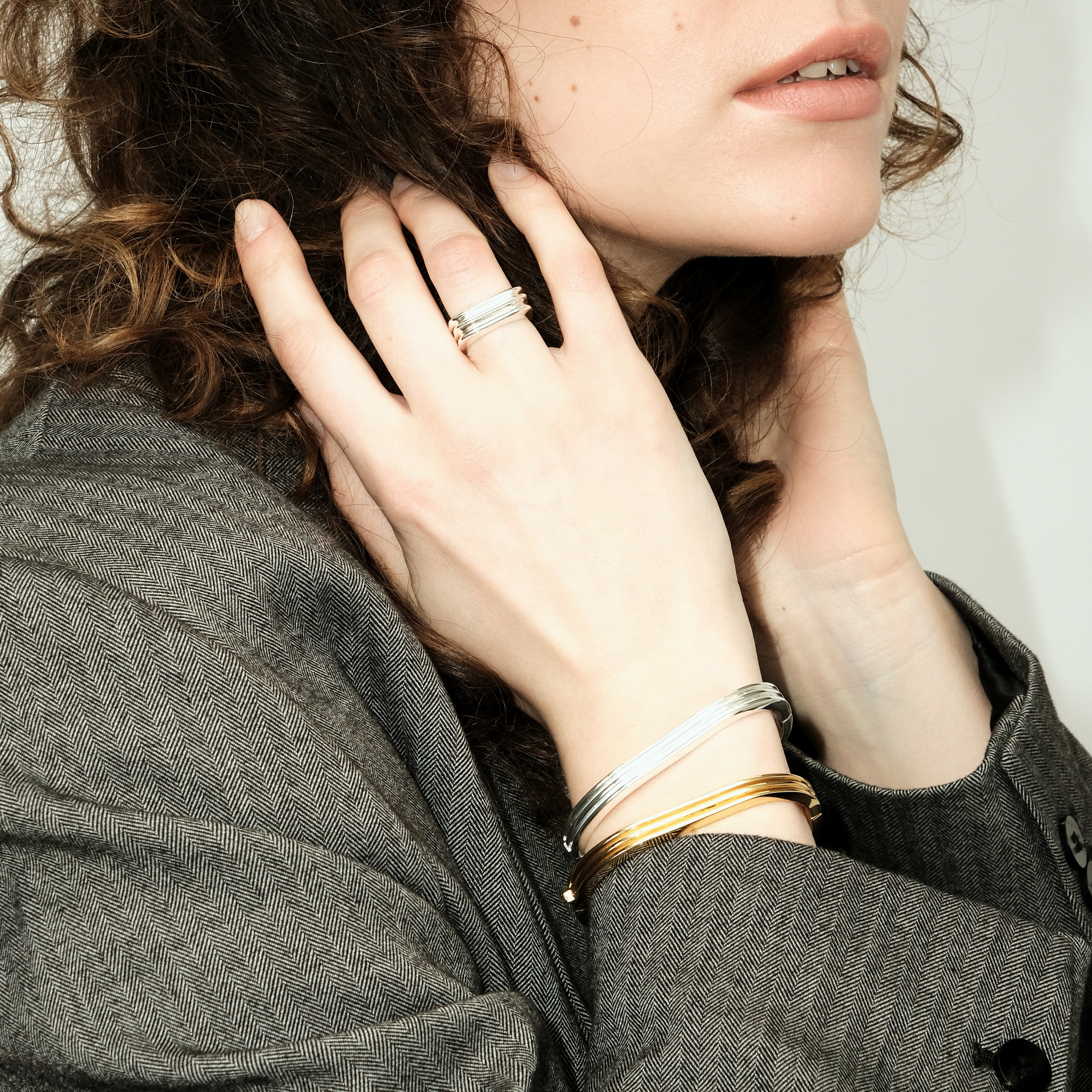 Gold-plated ribbed bracelet