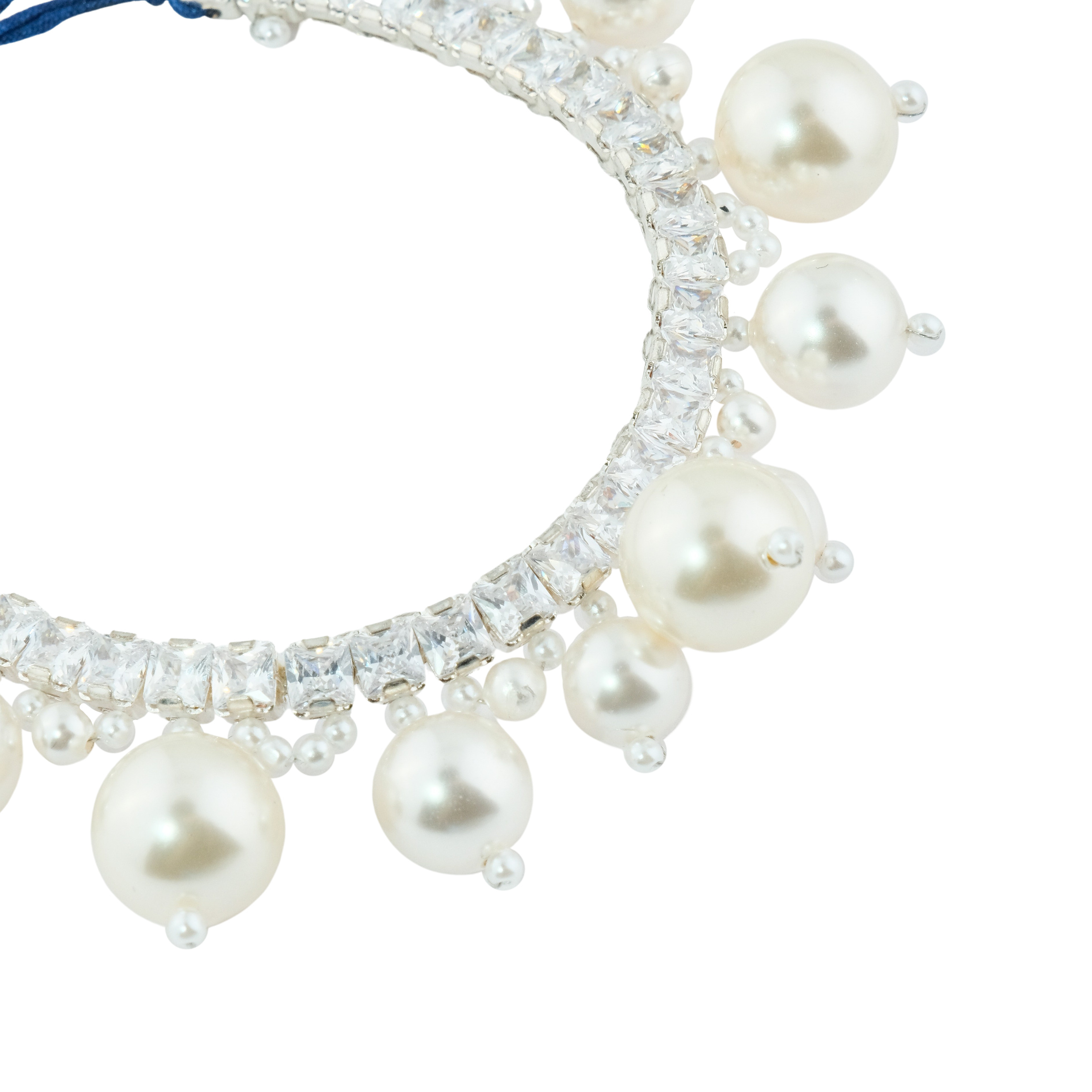 Bracelet with crystals and pearls on a rope