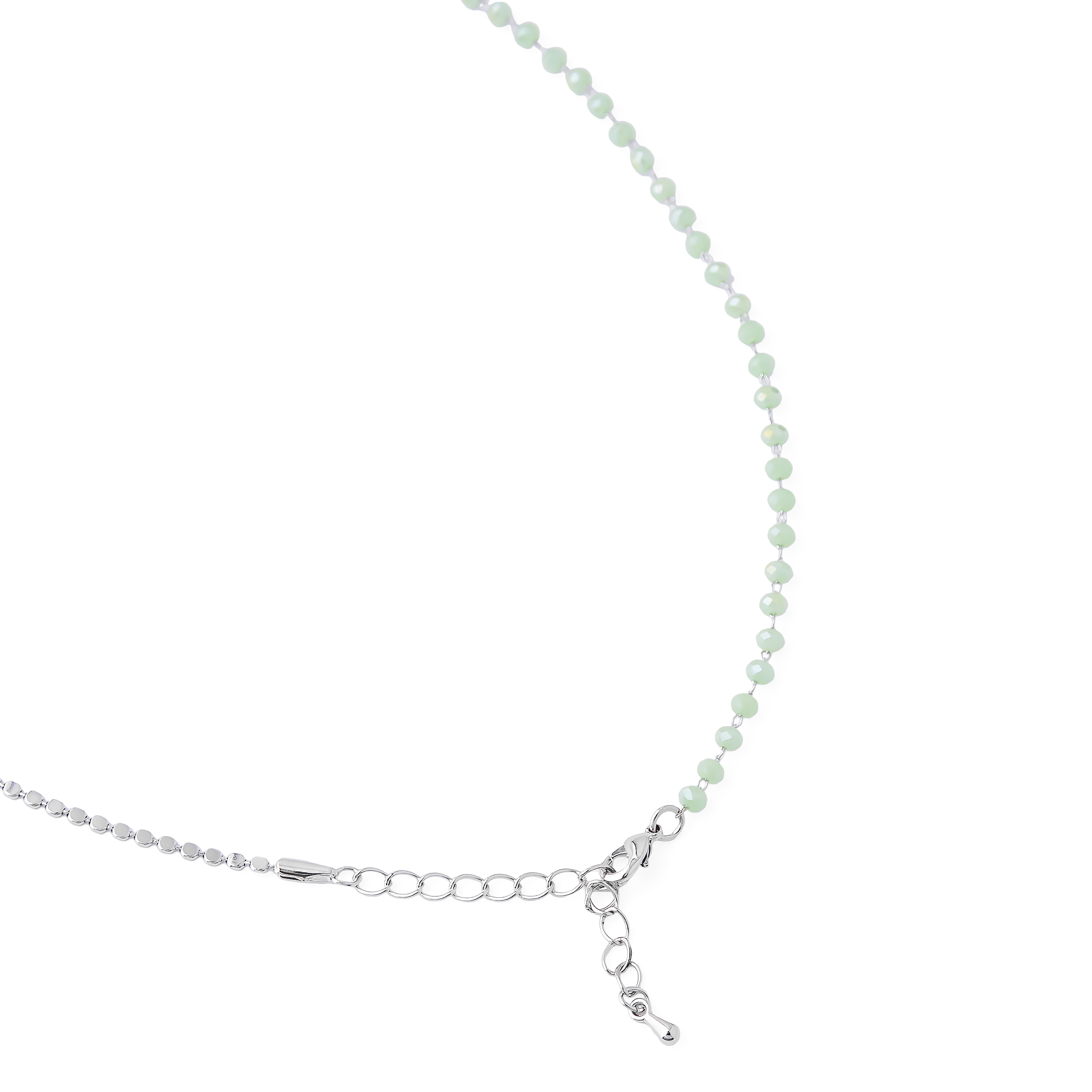 Серебристое колье из бус и цепи с круглым медальоном с камнем