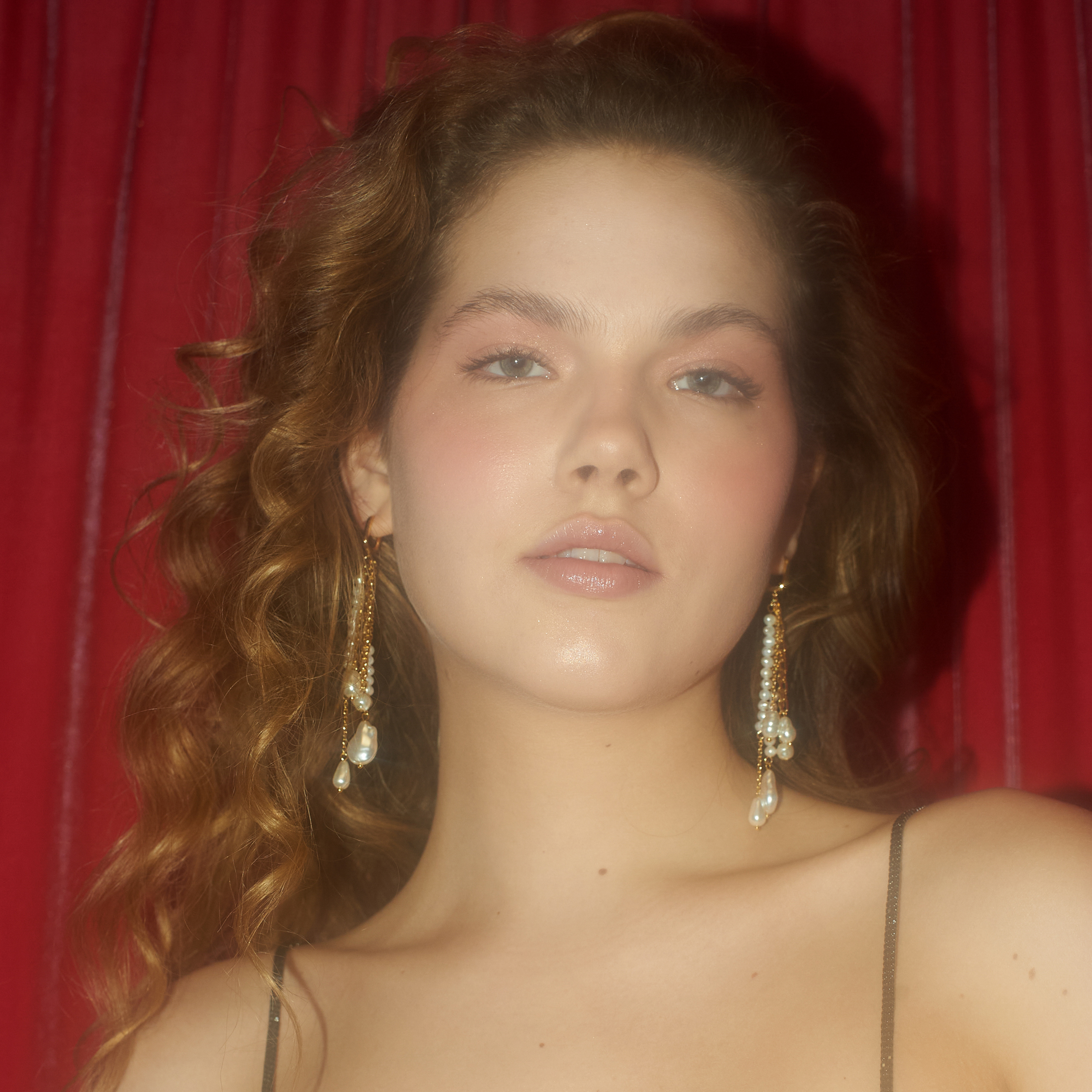 earrings with pendants made of chains and pearls