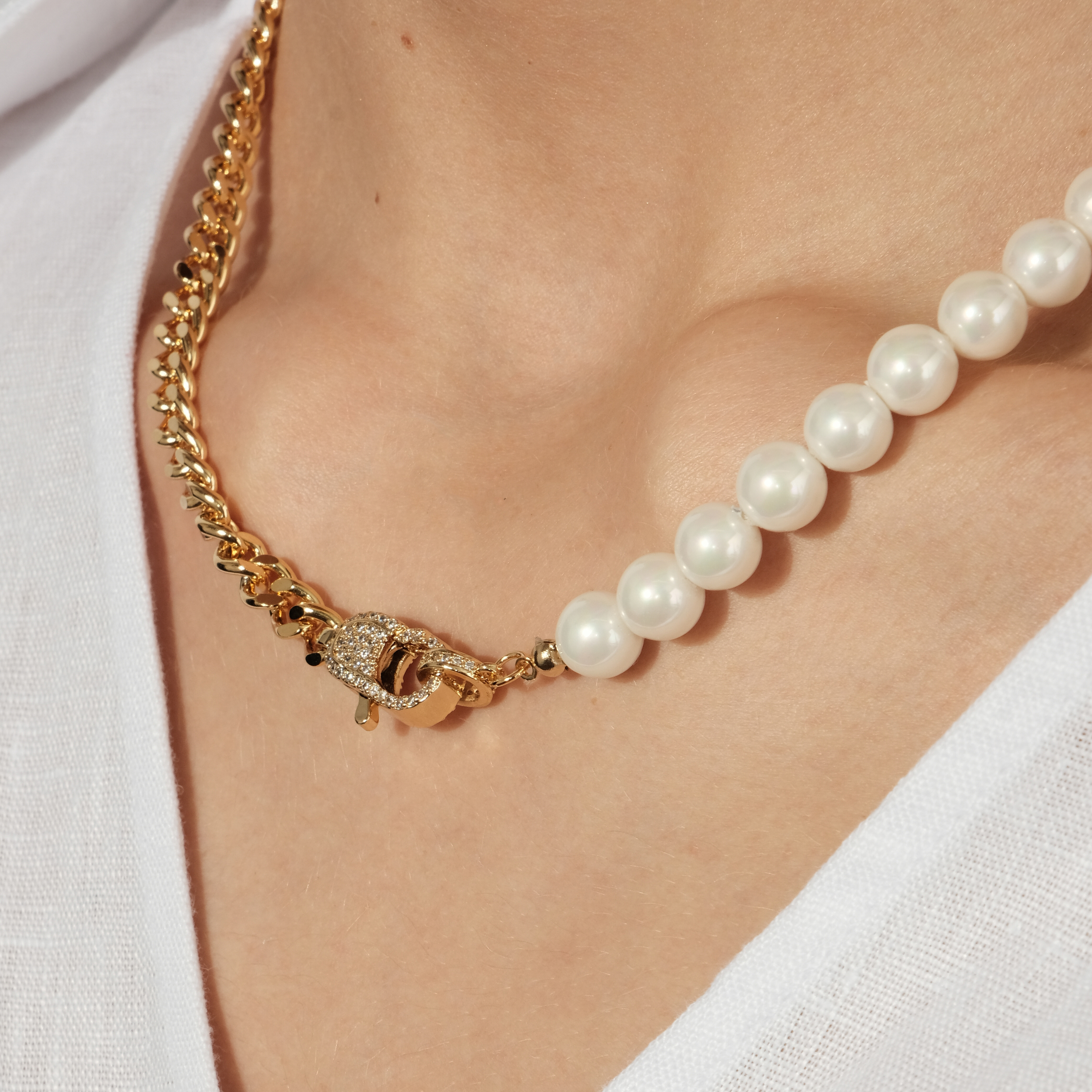 necklace with imitation pearls and a peacock on the lock