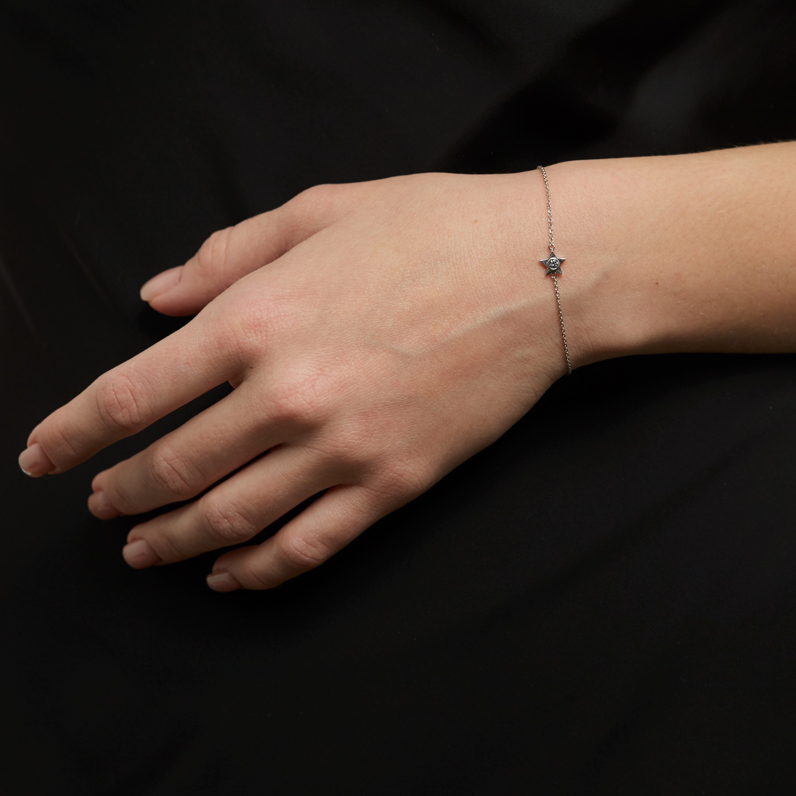 White gold star bracelet with blue diamond