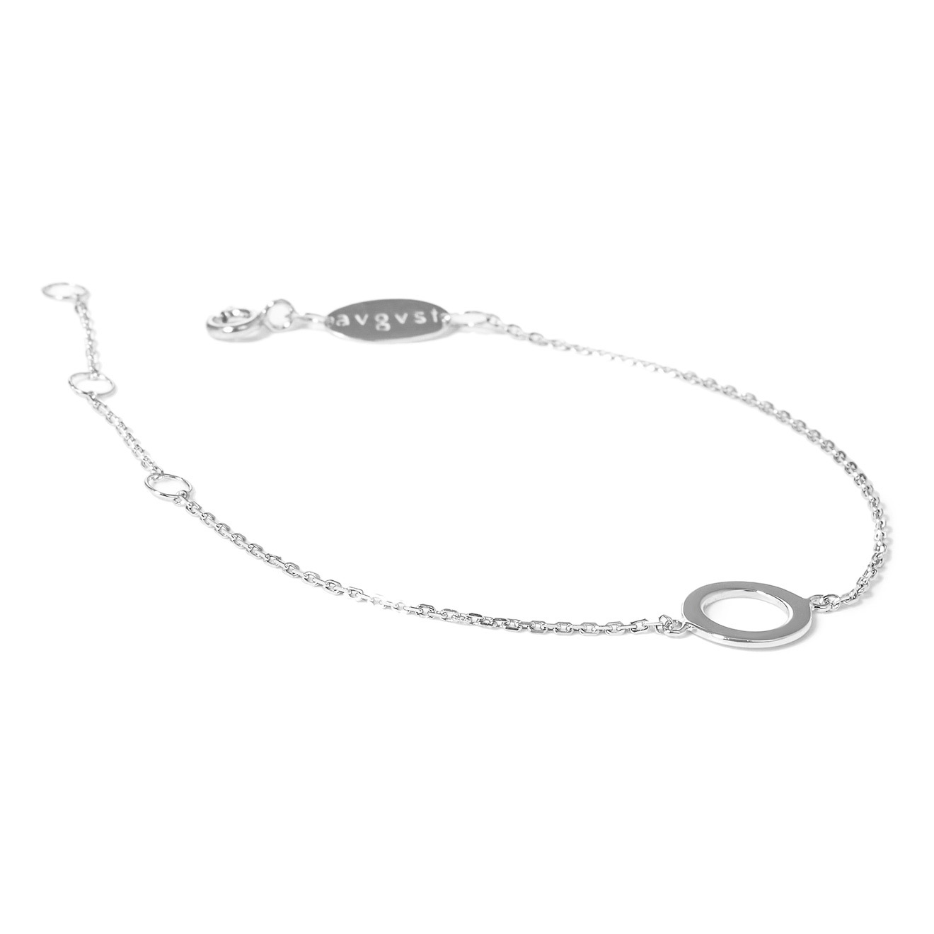 Silver bracelet with the letter O