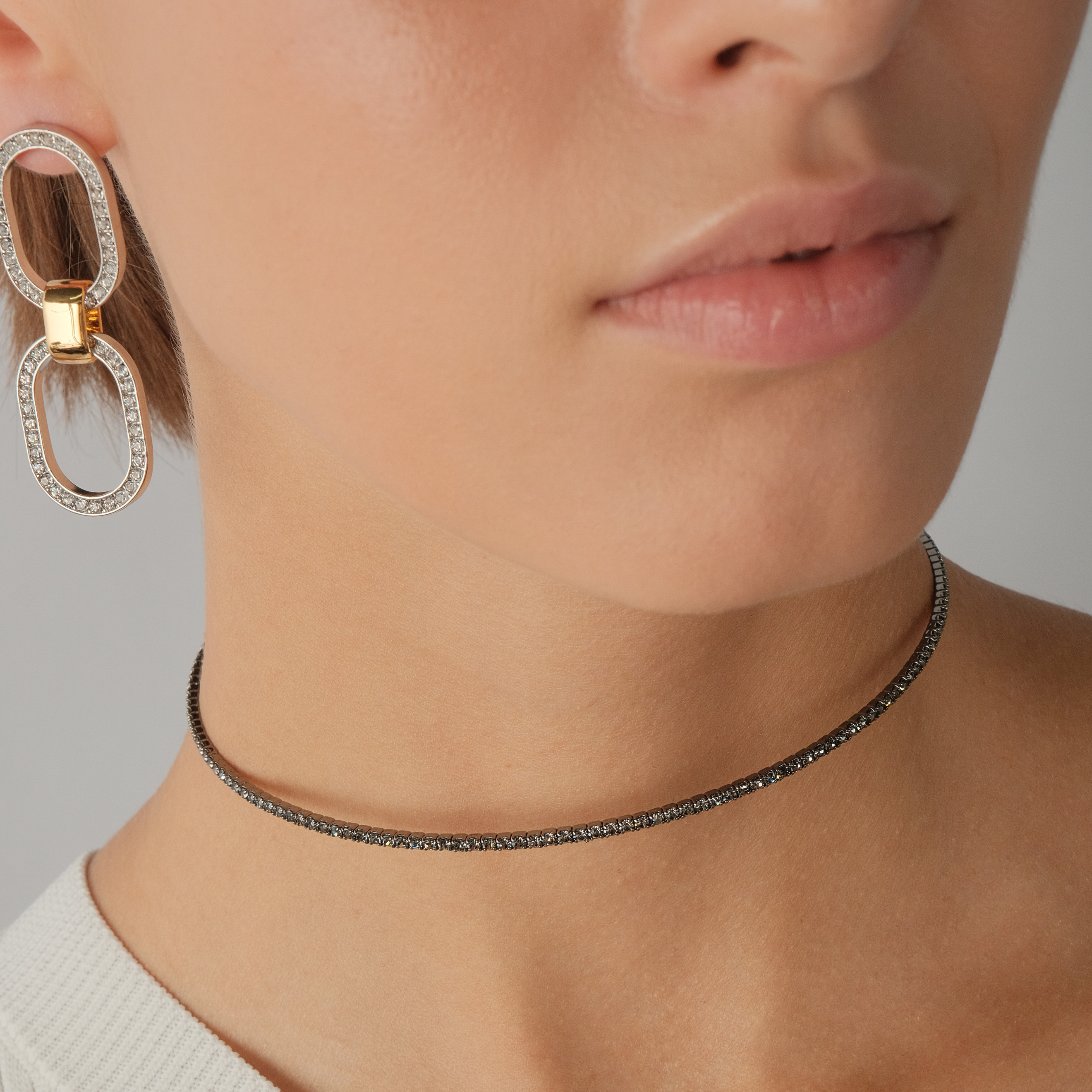 Choker with black crystals