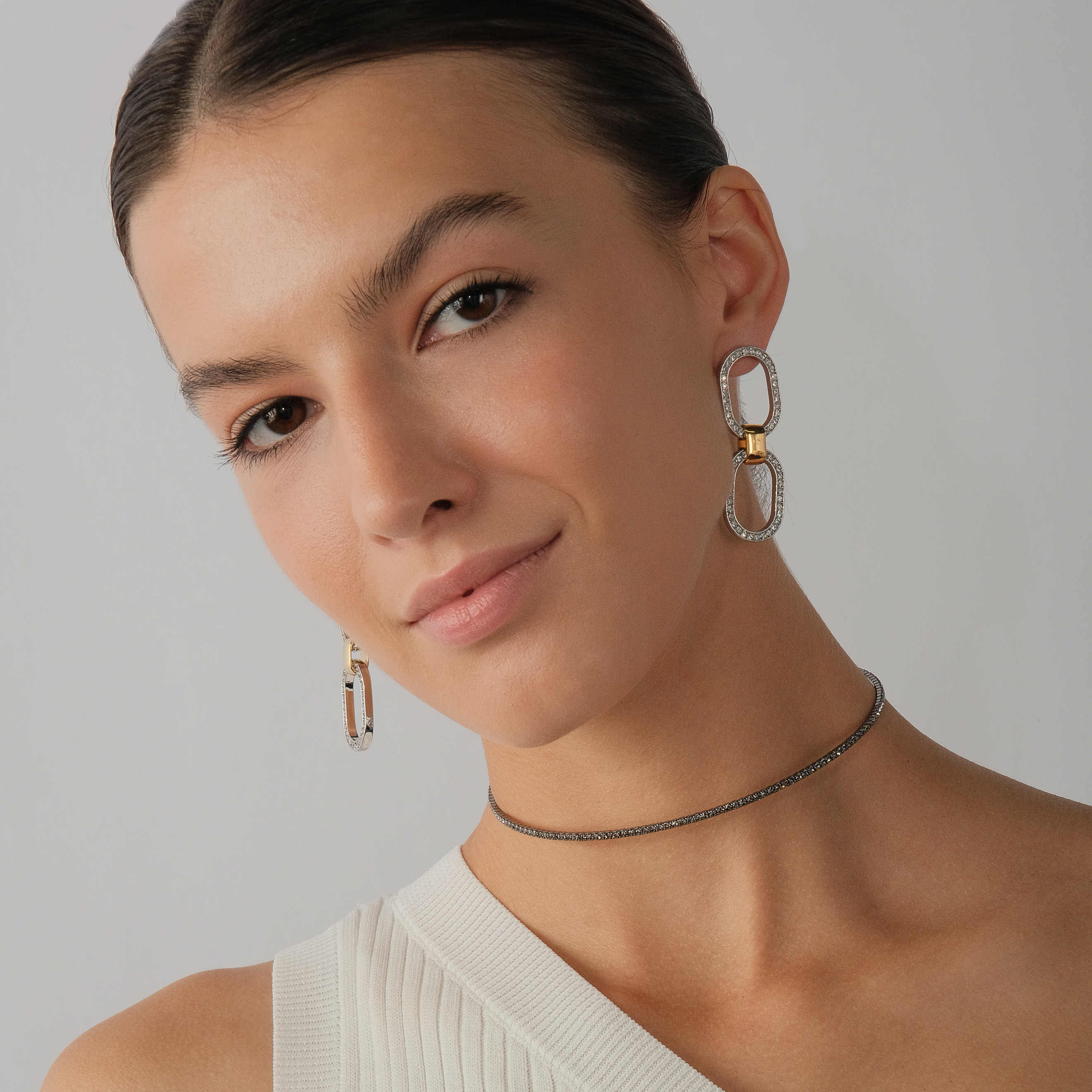 Choker with black crystals