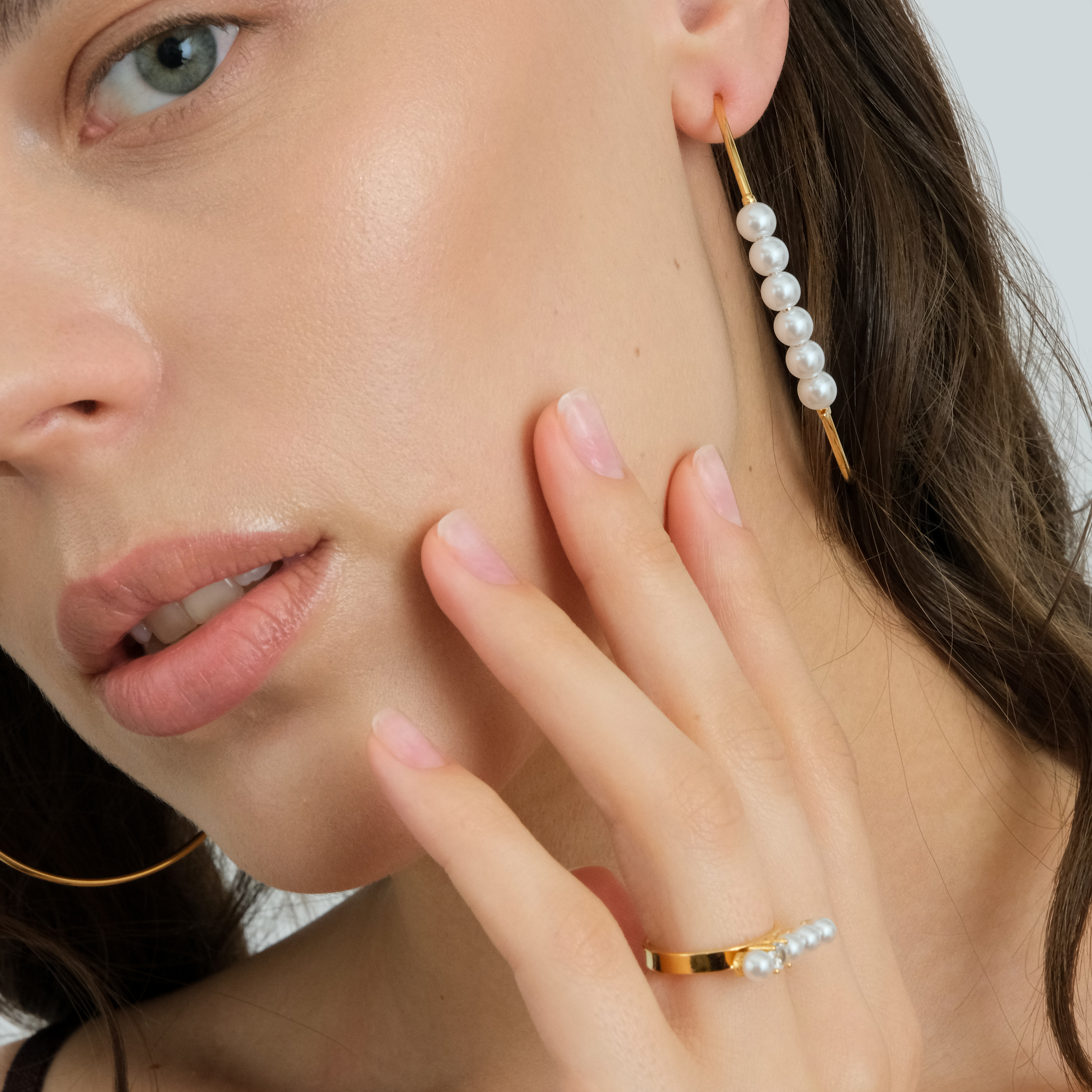 ring with pearl beads and crystal