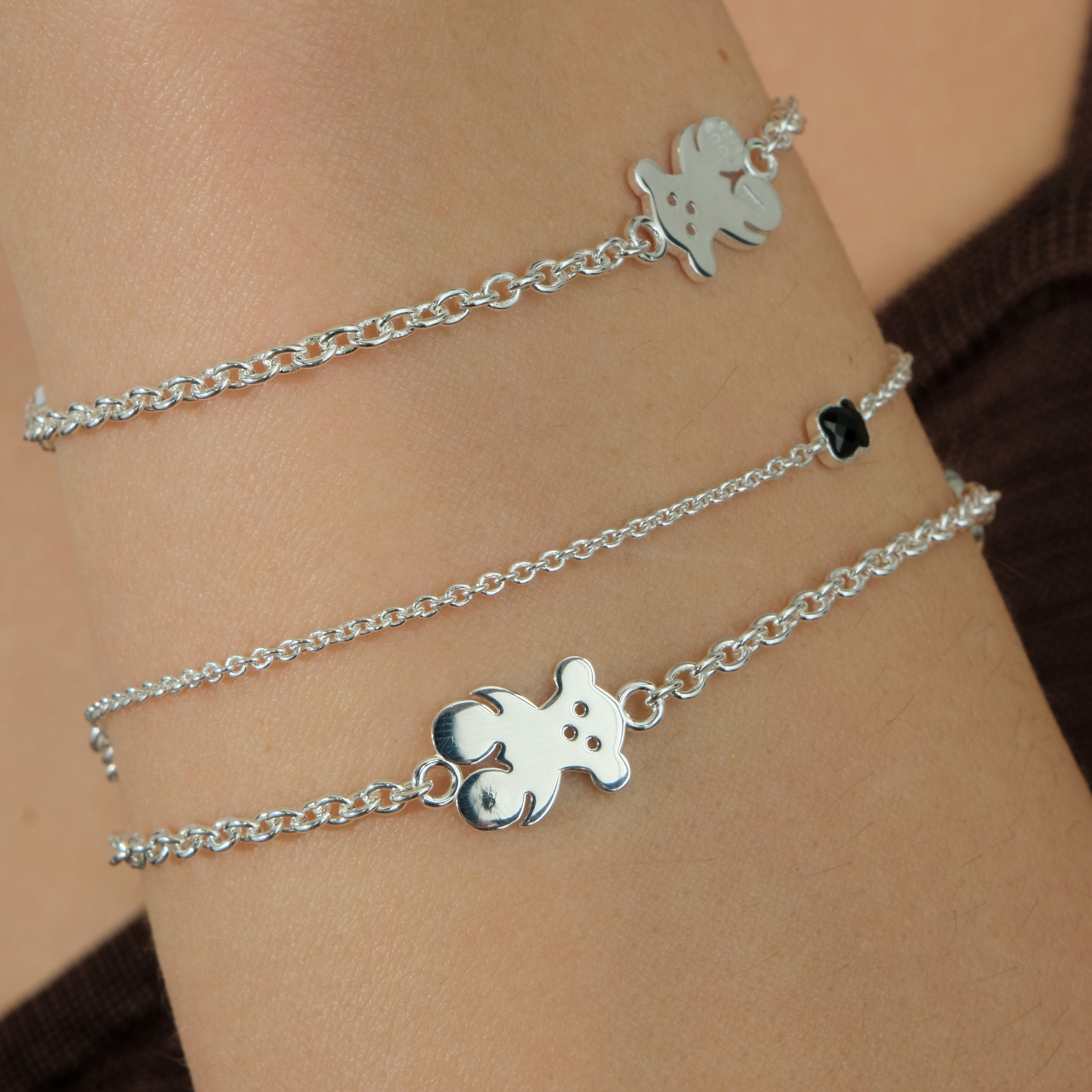 Silver bracelet with a teddy bear and an oval