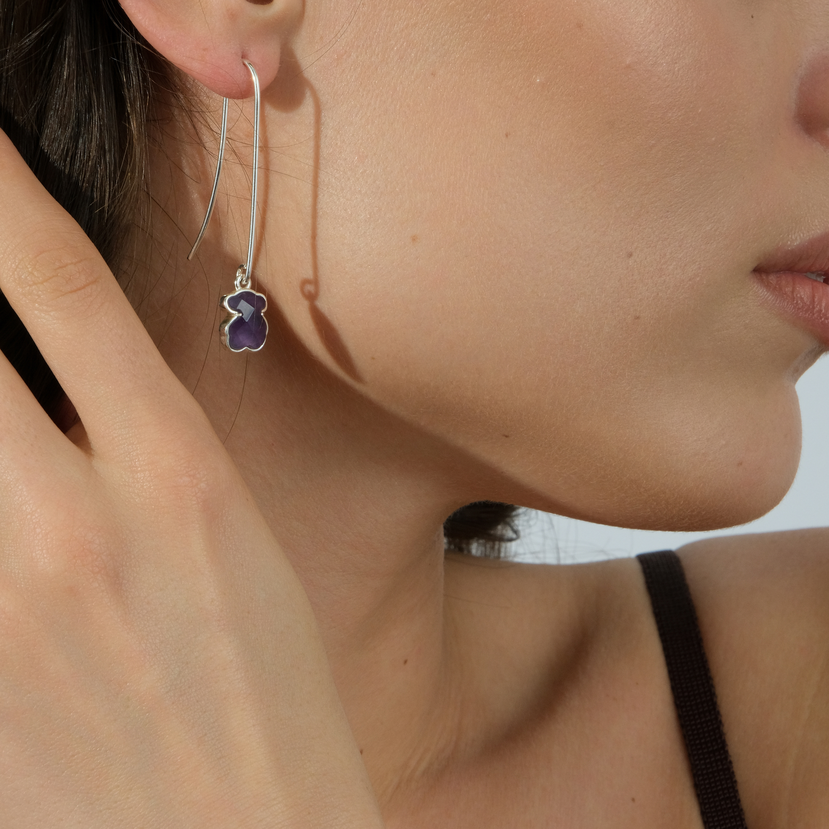 Long earrings made of silver with amethyst inserts