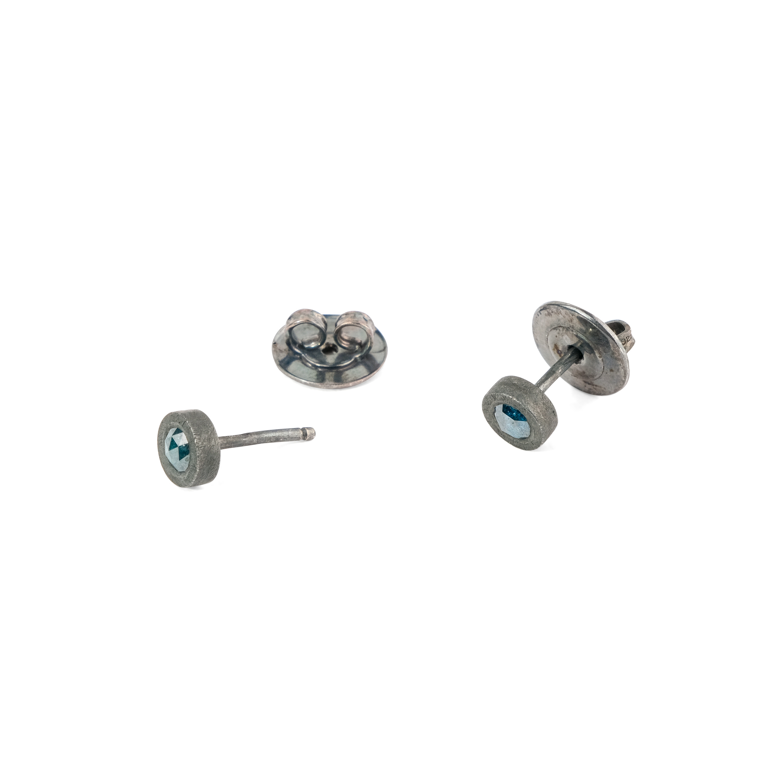 Fragile rose earrings in silver with diamond