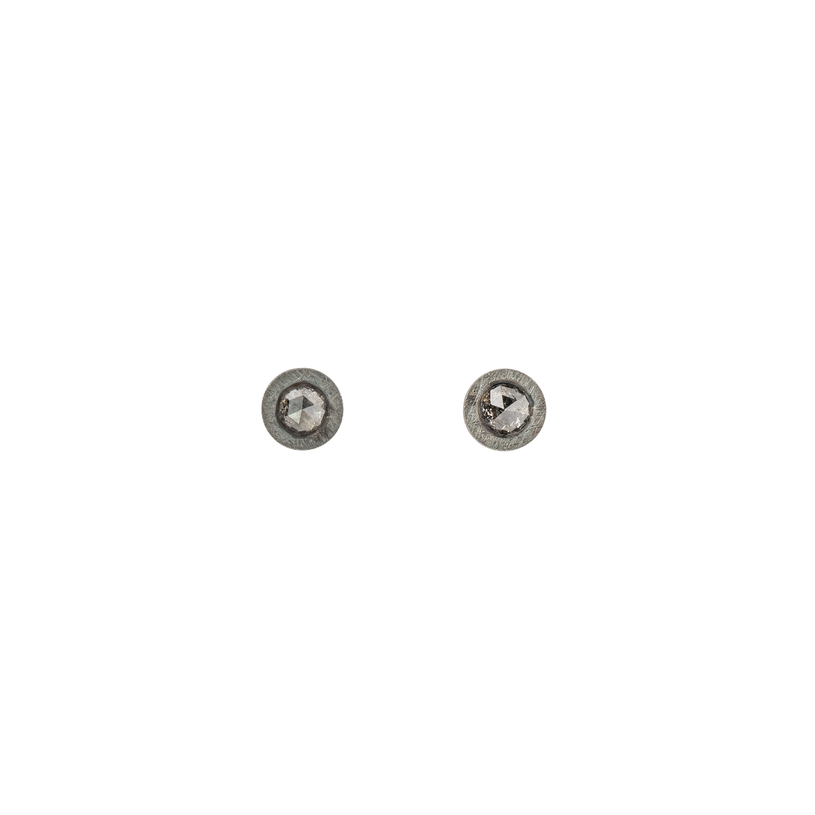 Fragile rose poussettes made of silver with a diamond