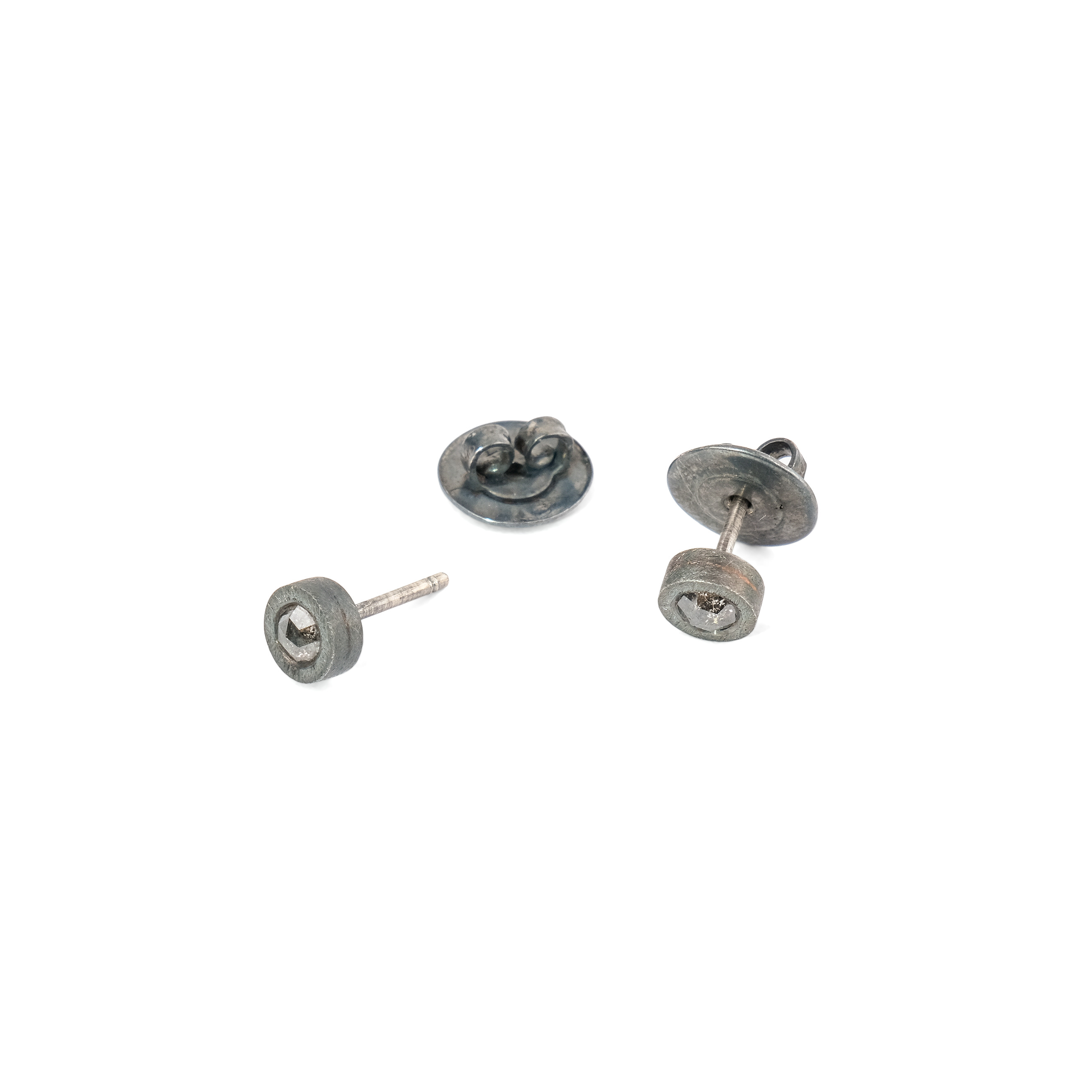 Fragile rose poussettes made of silver with a diamond