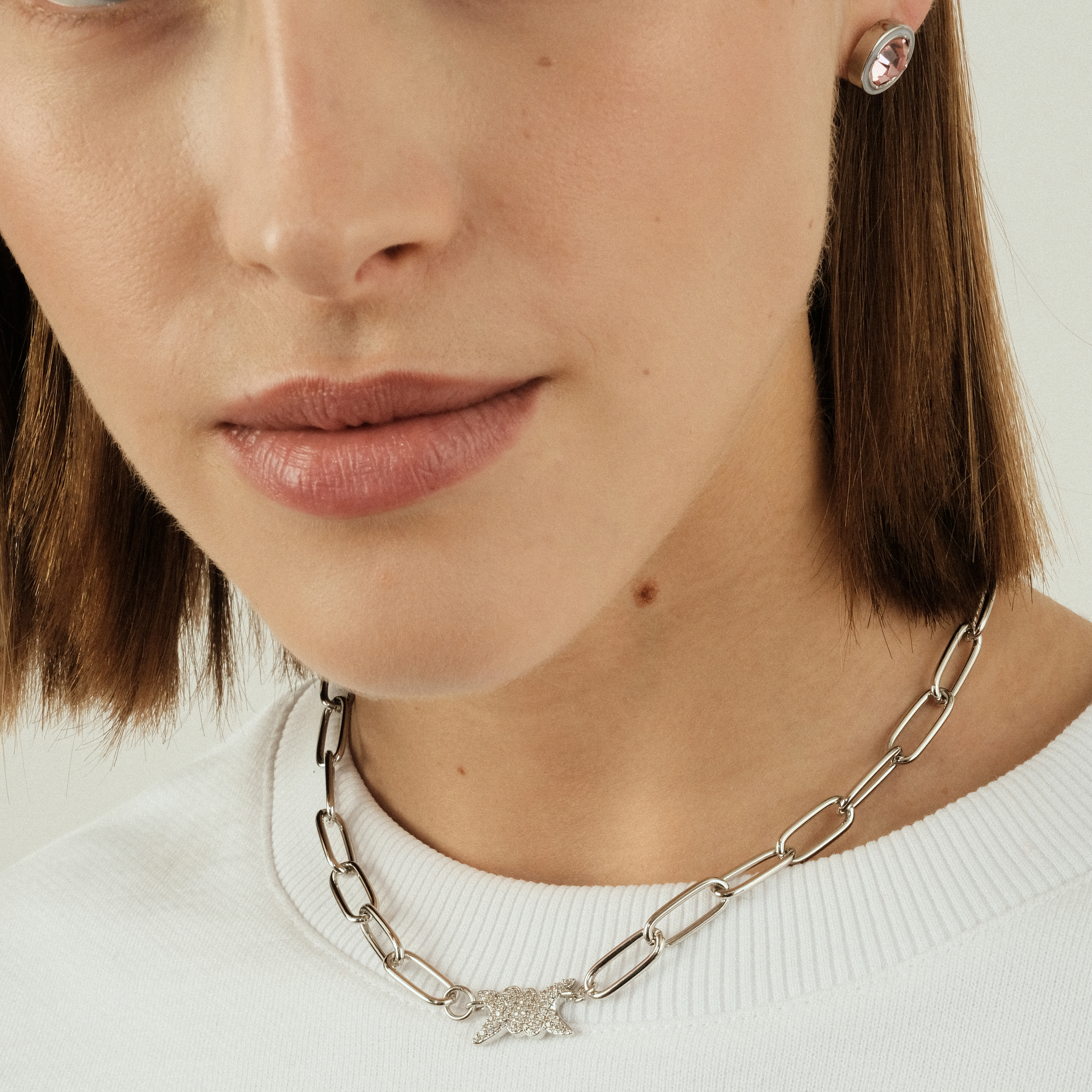 necklace-chain with a knot
