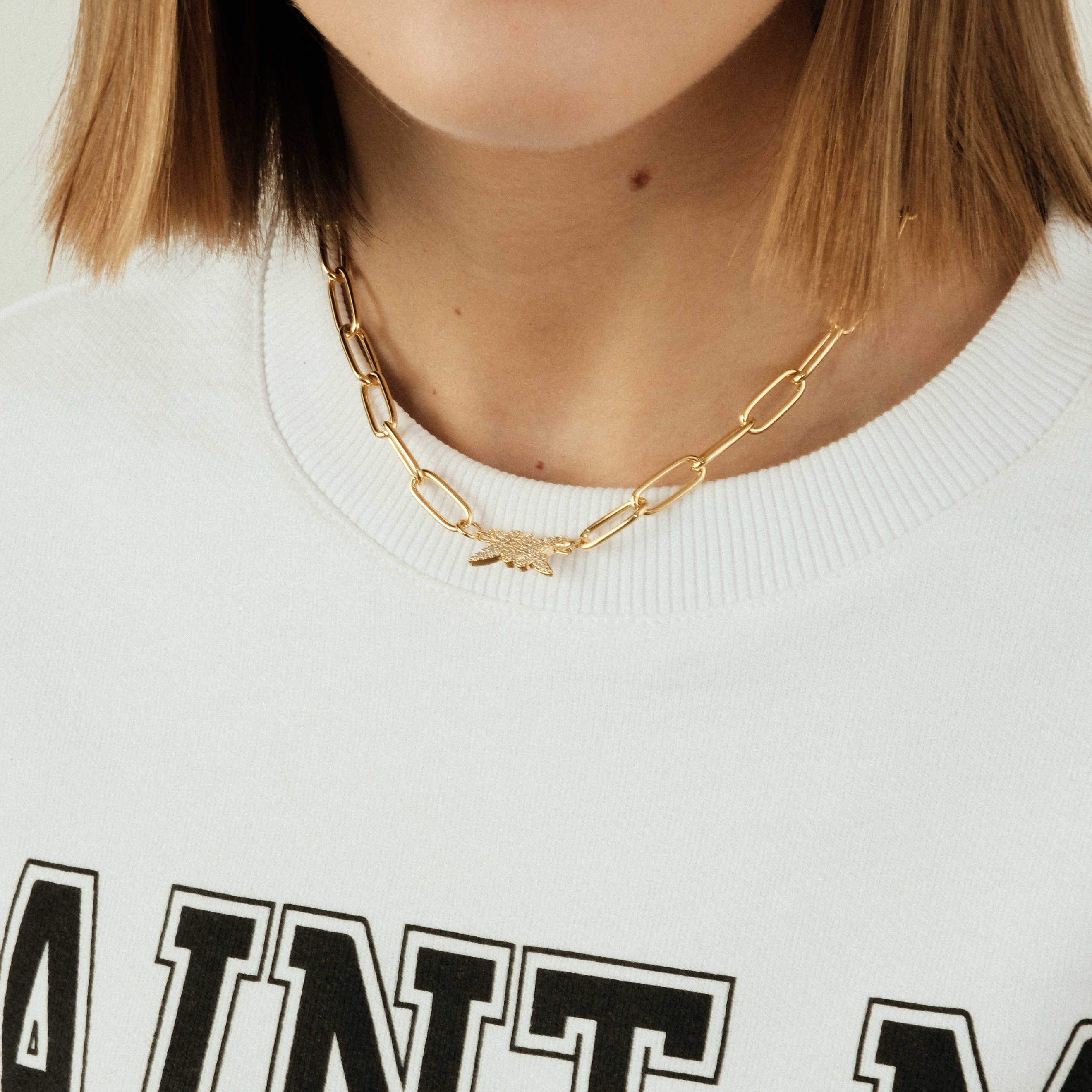 necklace-chain with a knot