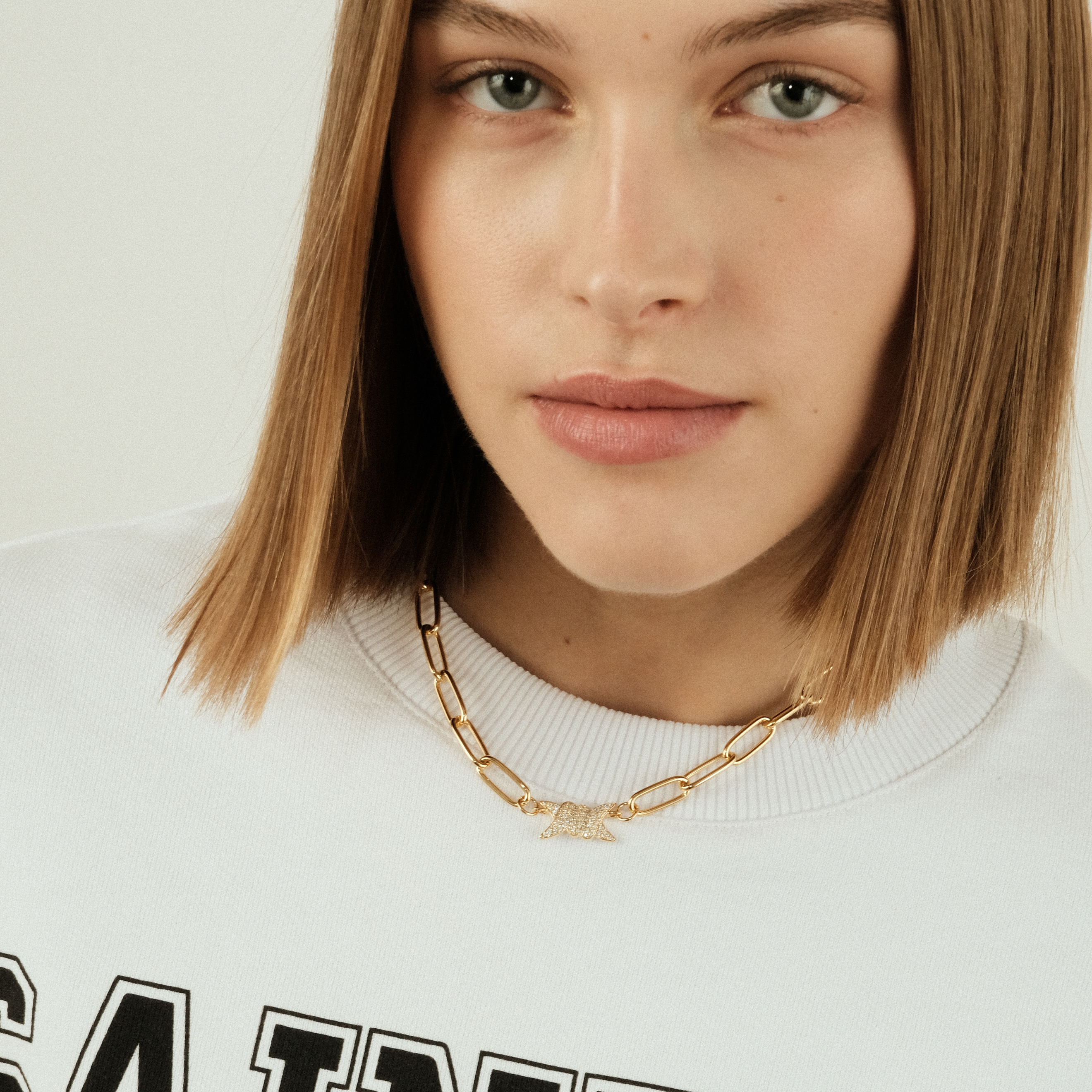 necklace-chain with a knot