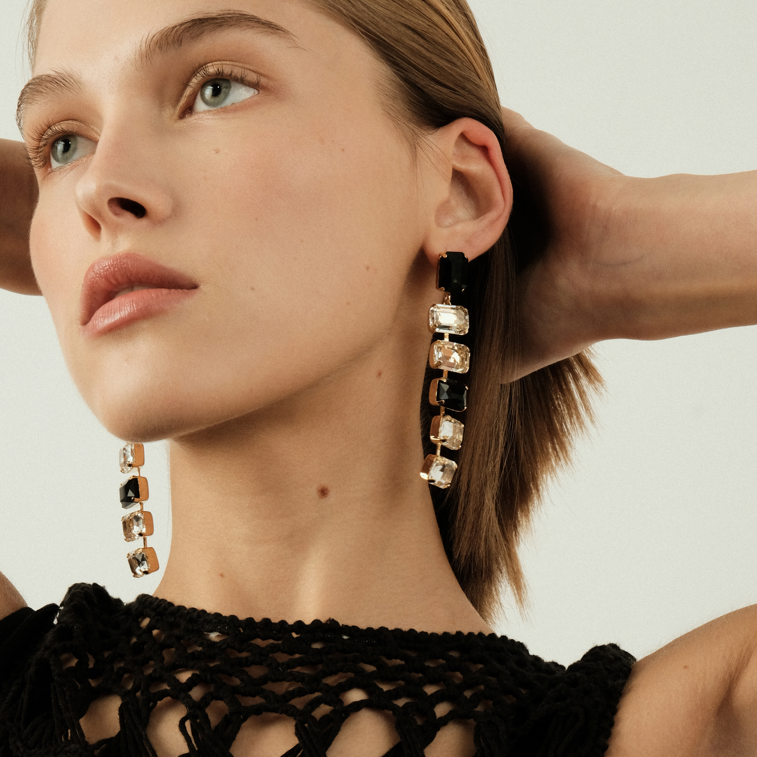 Earrings with large crystals in black and white