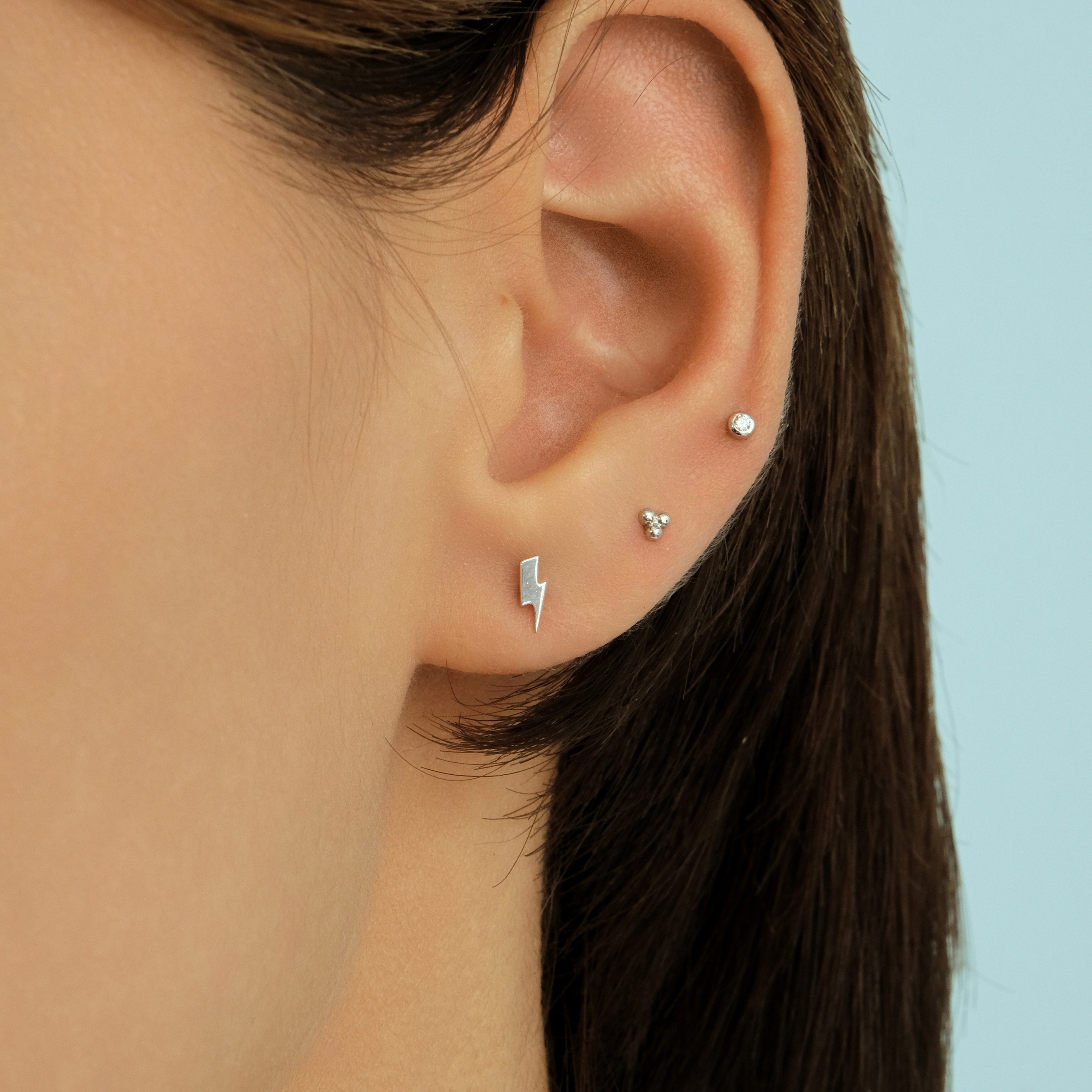 Earrings made of white gold with diamonds